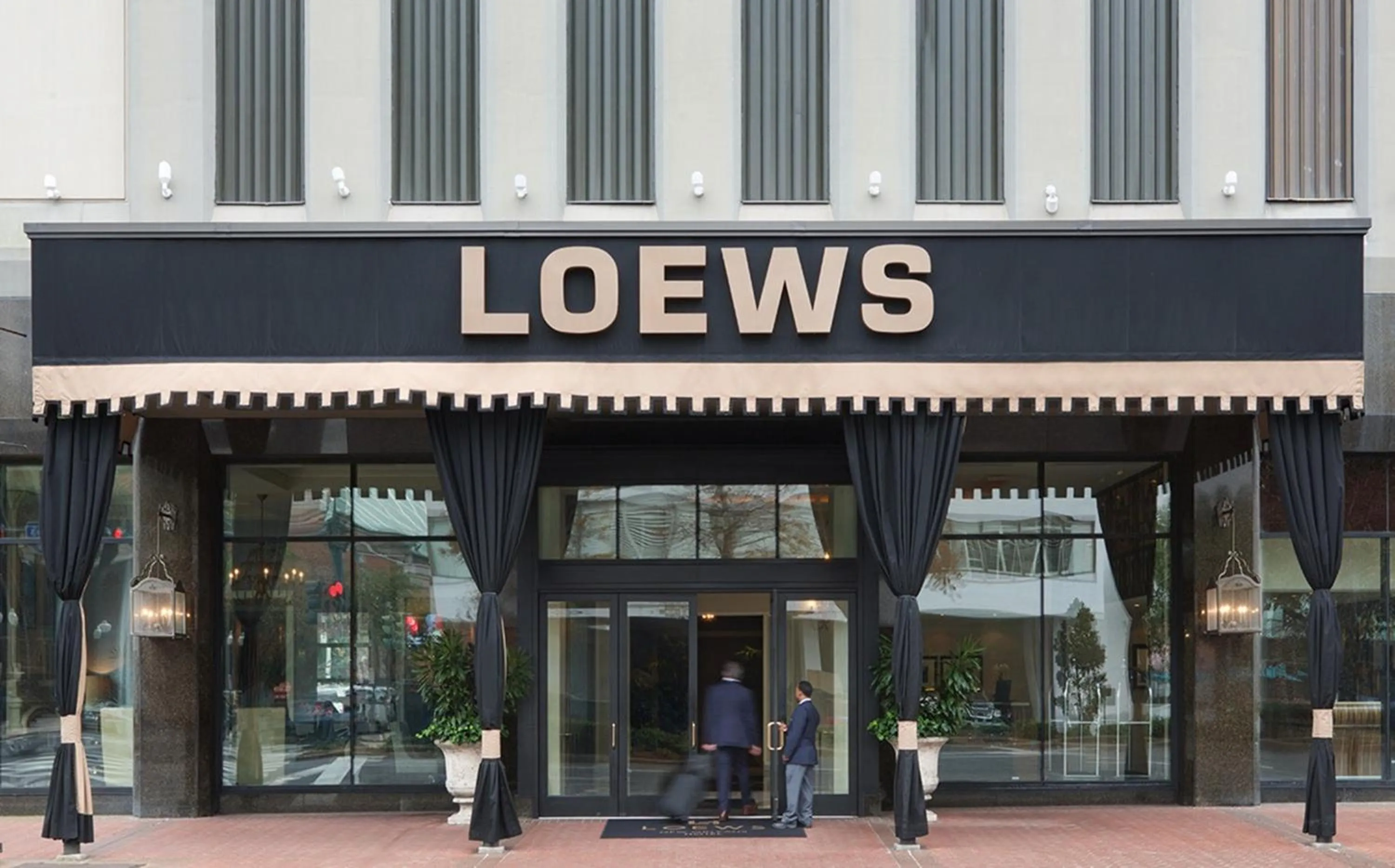 Property building in Loews New Orleans Hotel