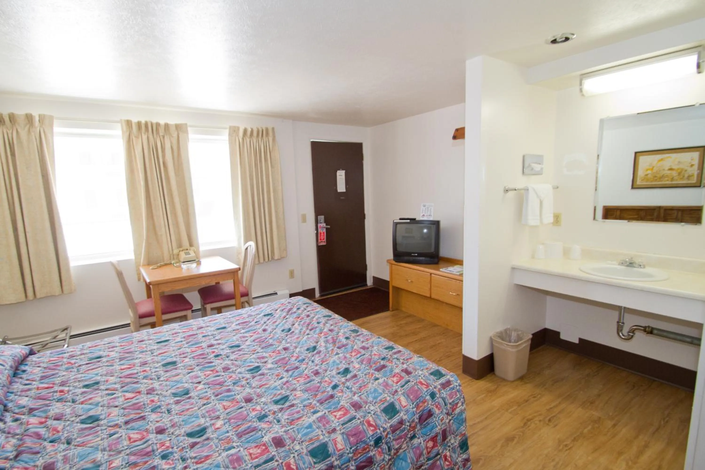 Photo of the whole room in Brooks St. Motor Inn