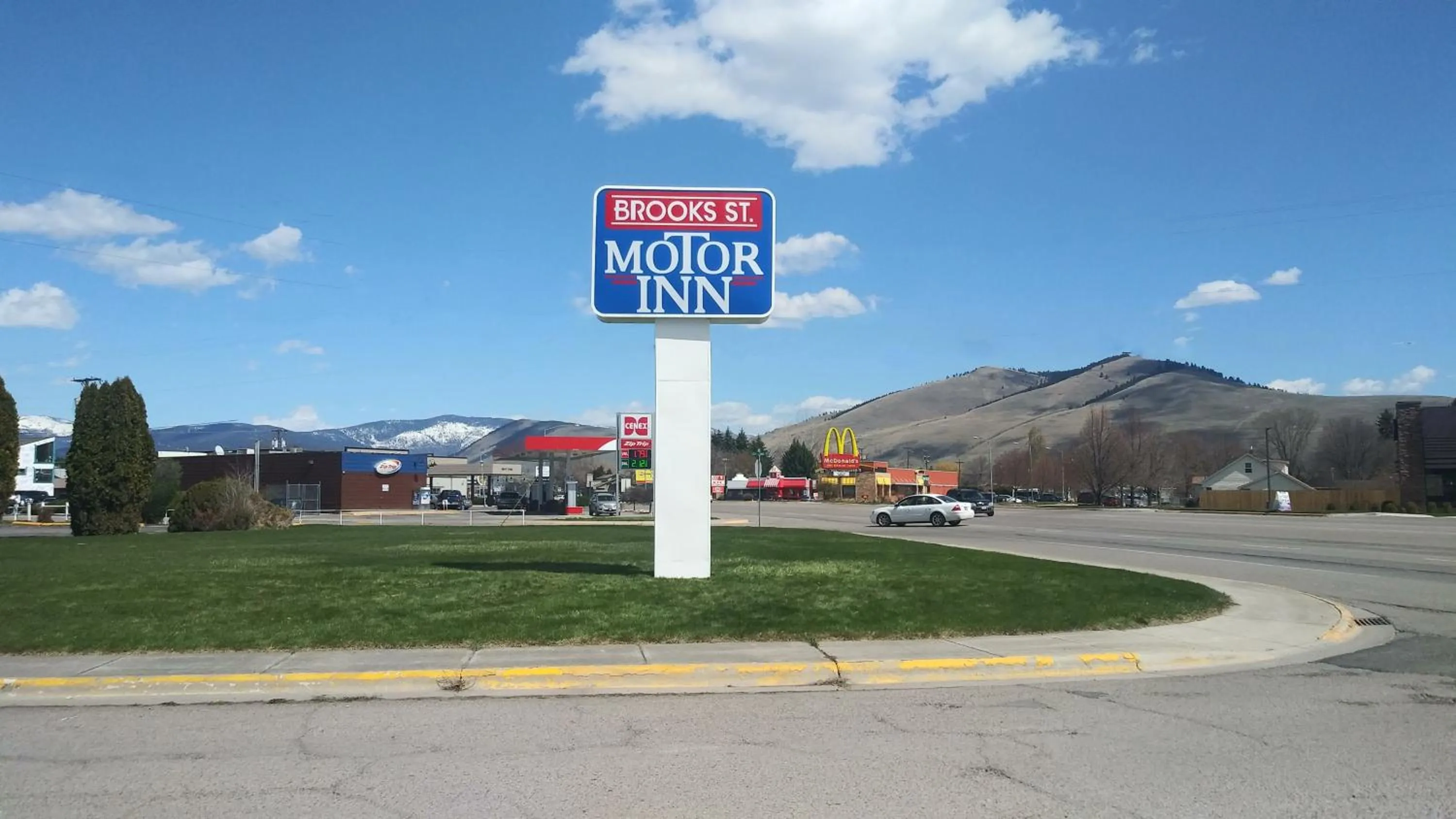 Parking in Brooks St. Motor Inn