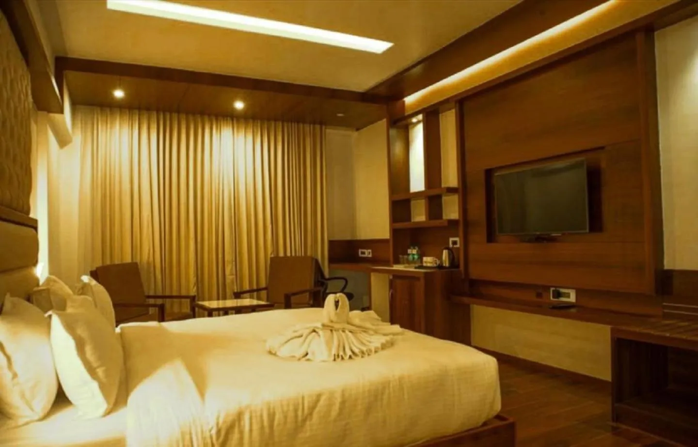 Bedroom, Bed in Hotel Preethi International