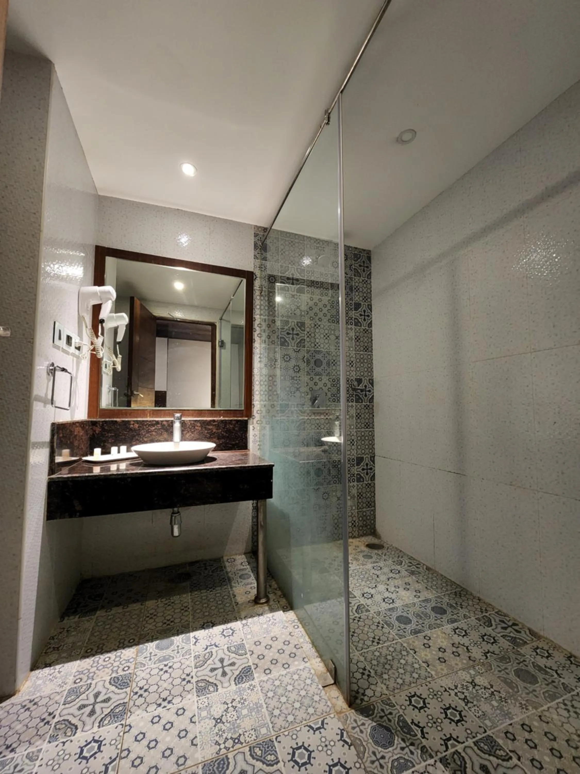 Bathroom, Bed in Hotel Preethi International