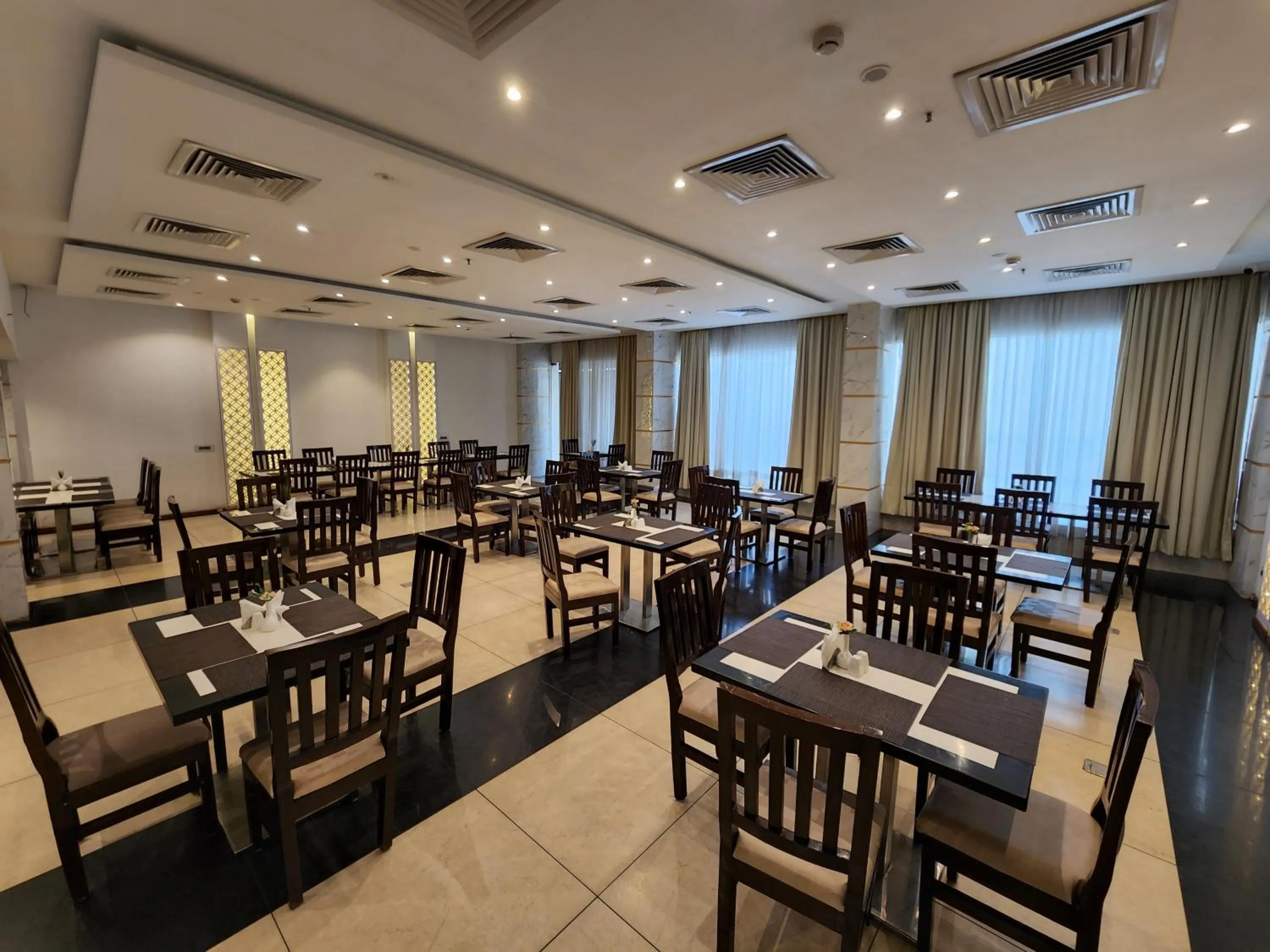 Restaurant/places to eat in Hotel Preethi International