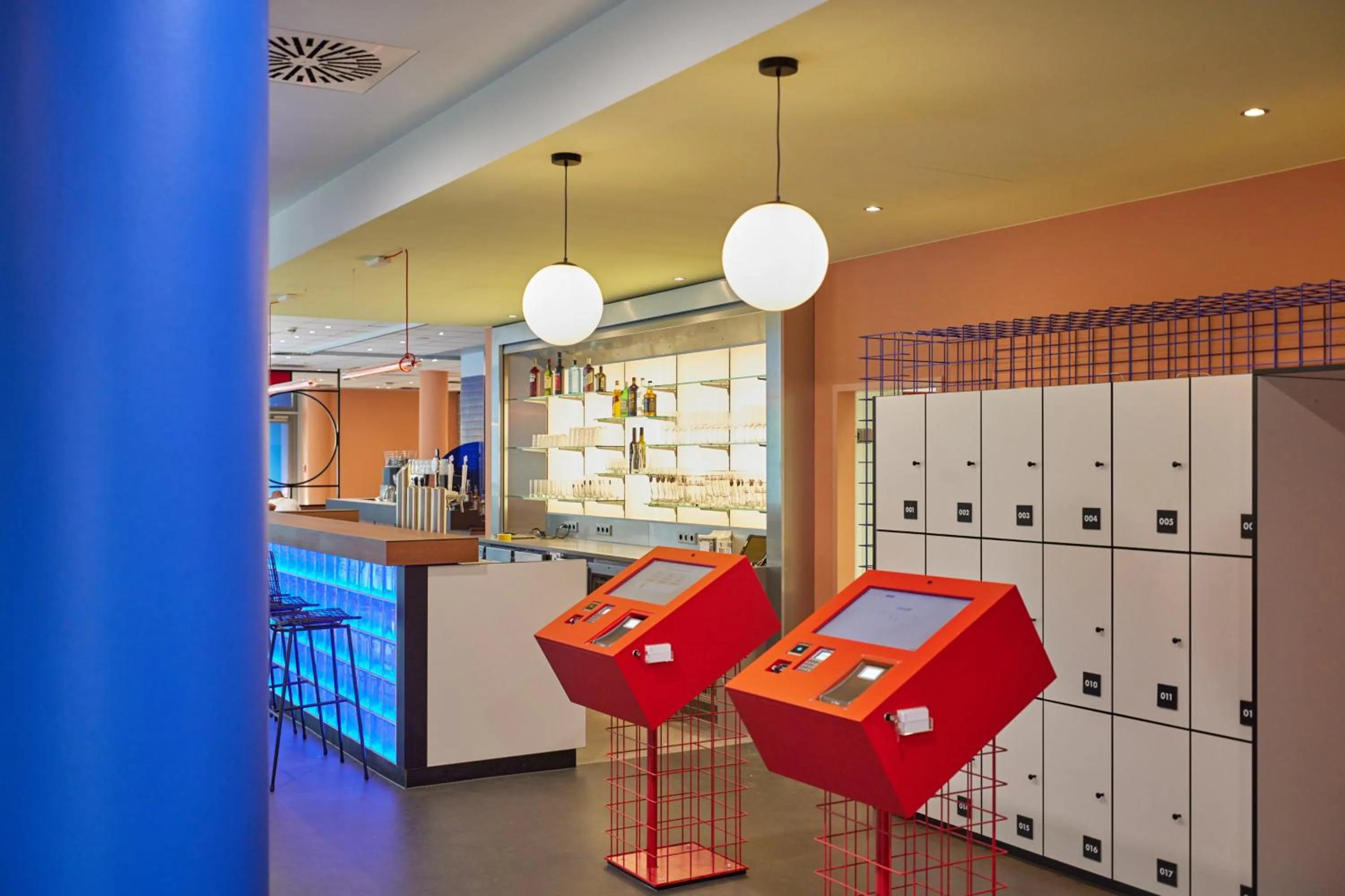 Lounge or bar in McDreams Hotel Stuttgart-City