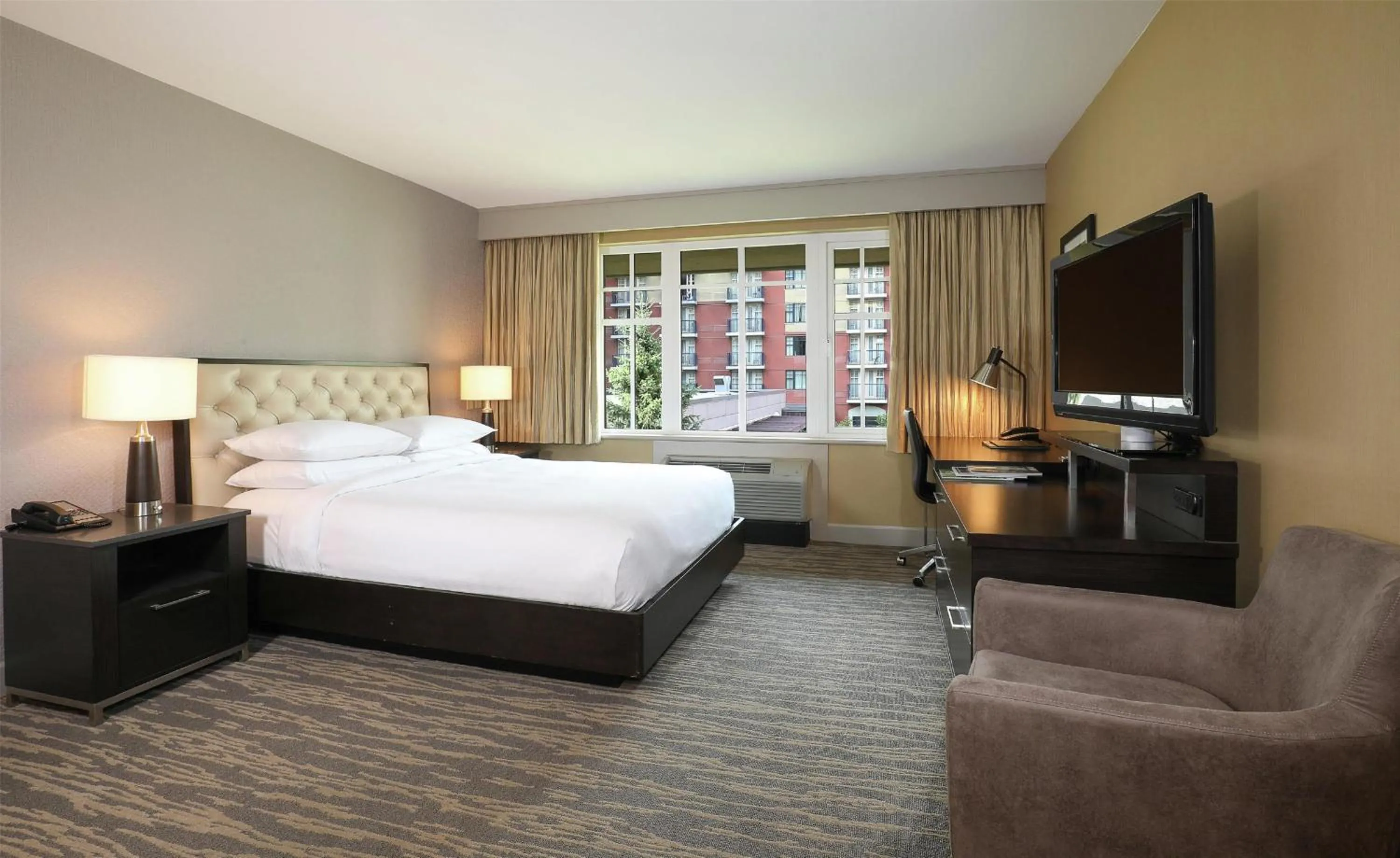 Bedroom, Bed in Hilton Whistler Resort & Spa