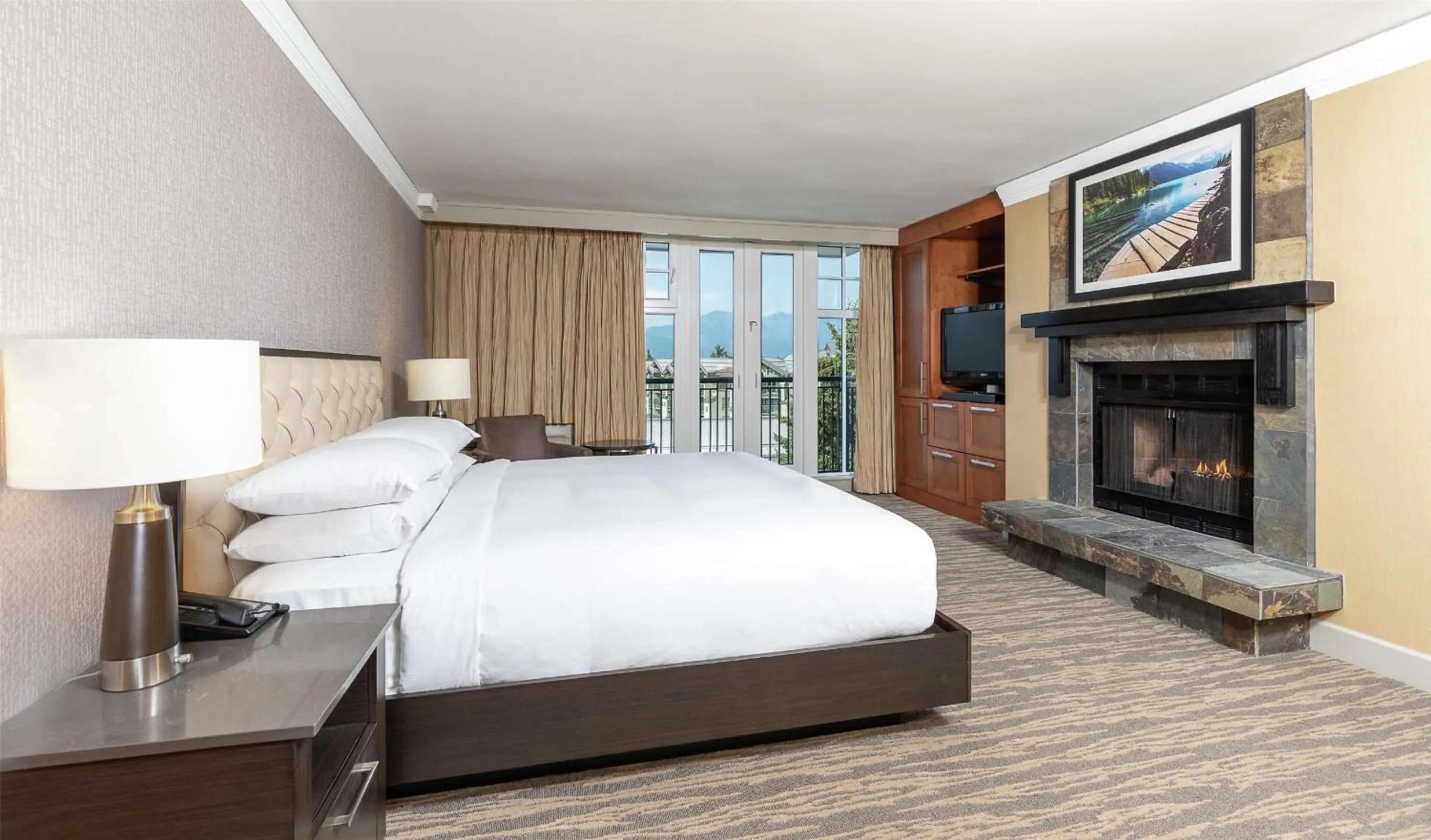 Bedroom, Bed in Hilton Whistler Resort & Spa