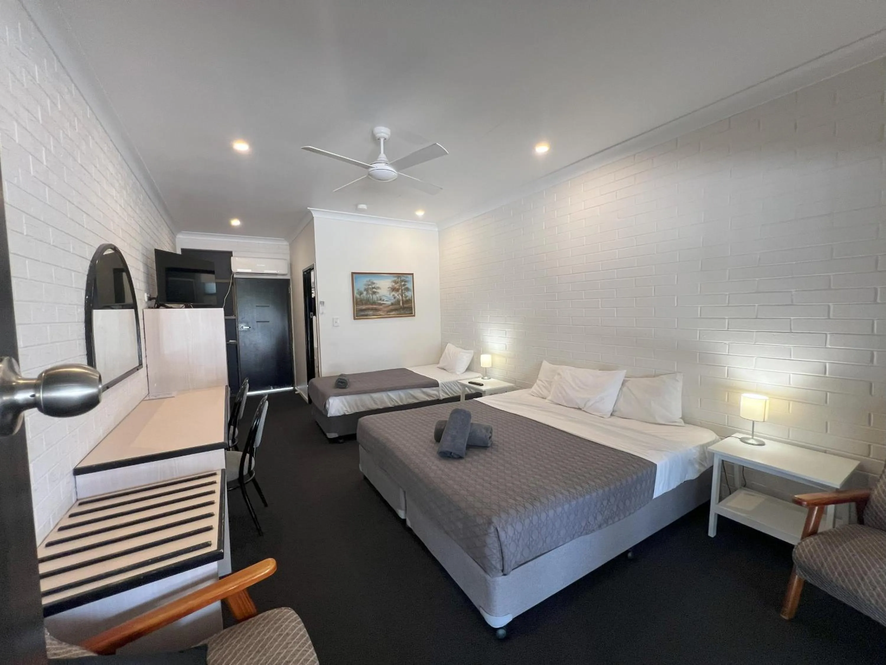 Bedroom, Bed in Albert Park Motor Inn