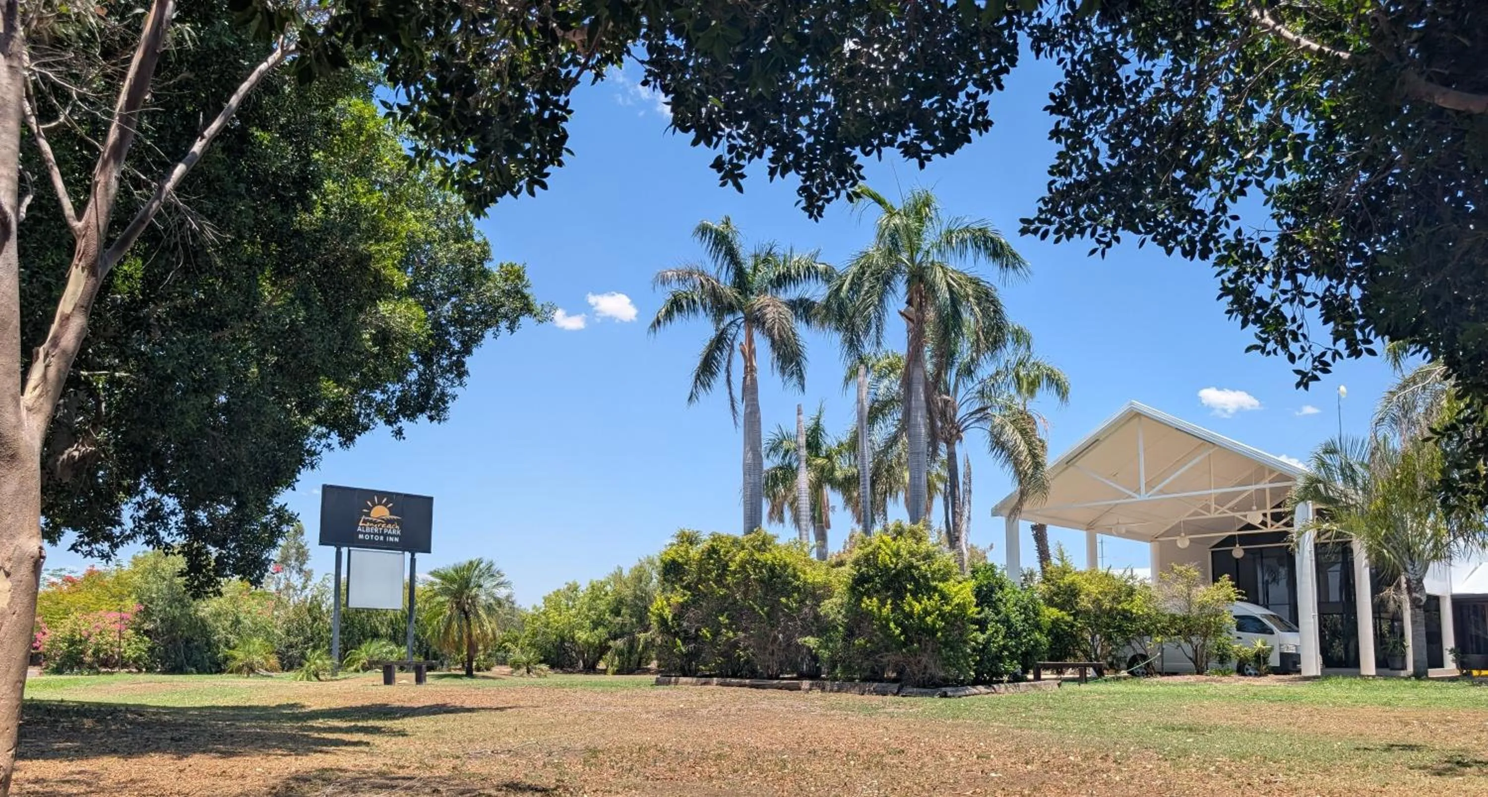 Property building in Albert Park Motor Inn