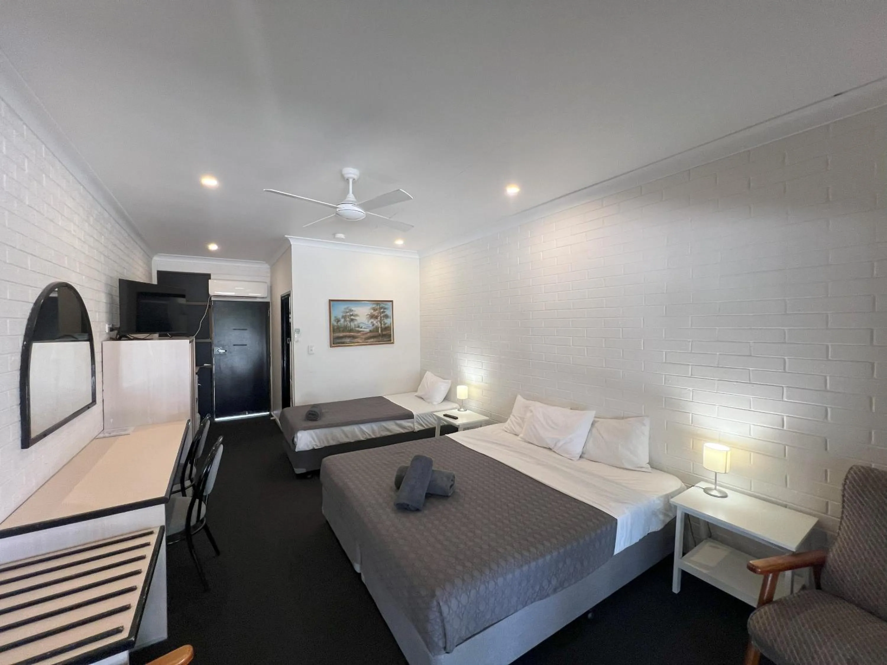 Bedroom, Bed in Albert Park Motor Inn