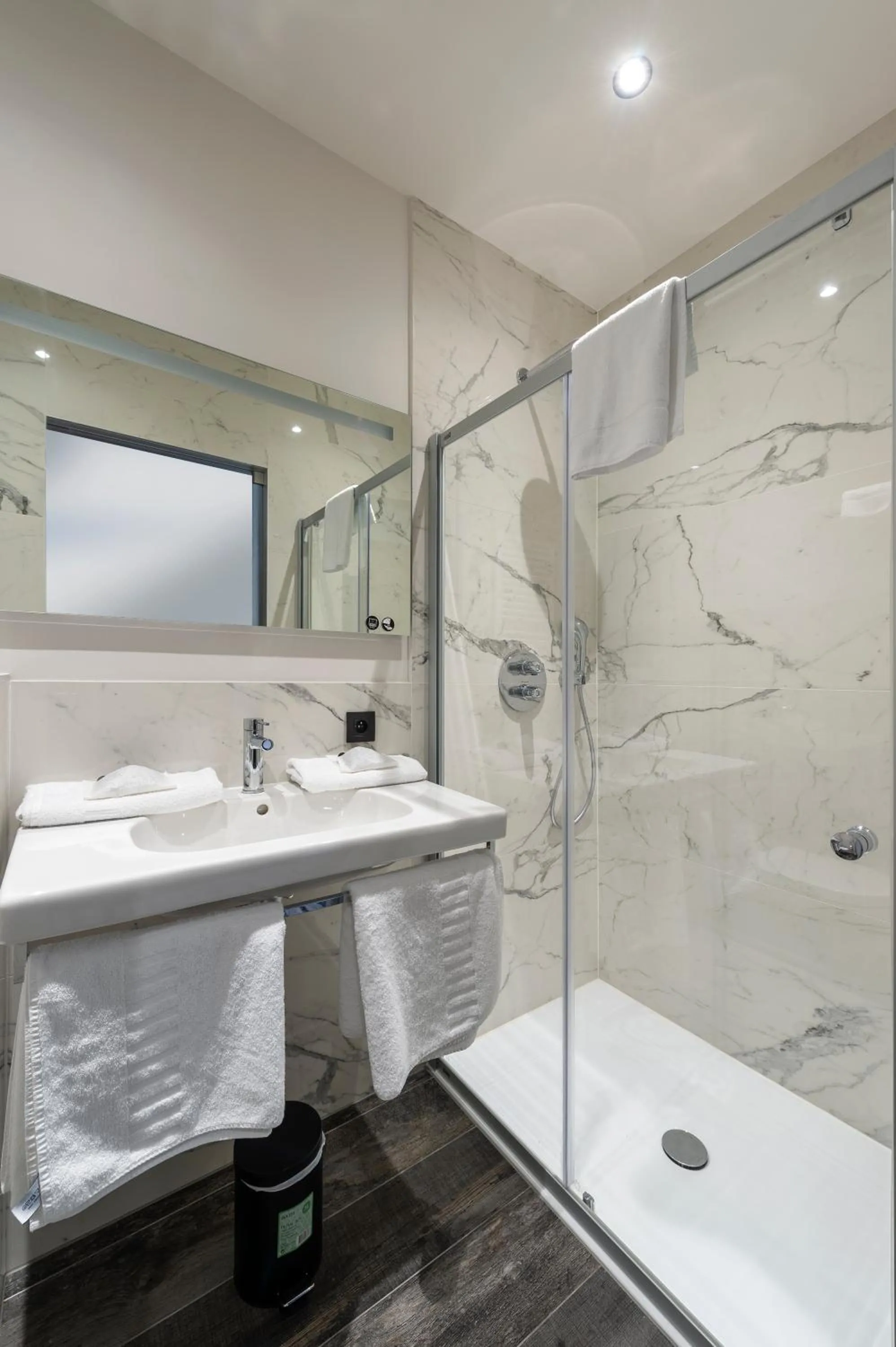 Toilet in Hotel Monarc