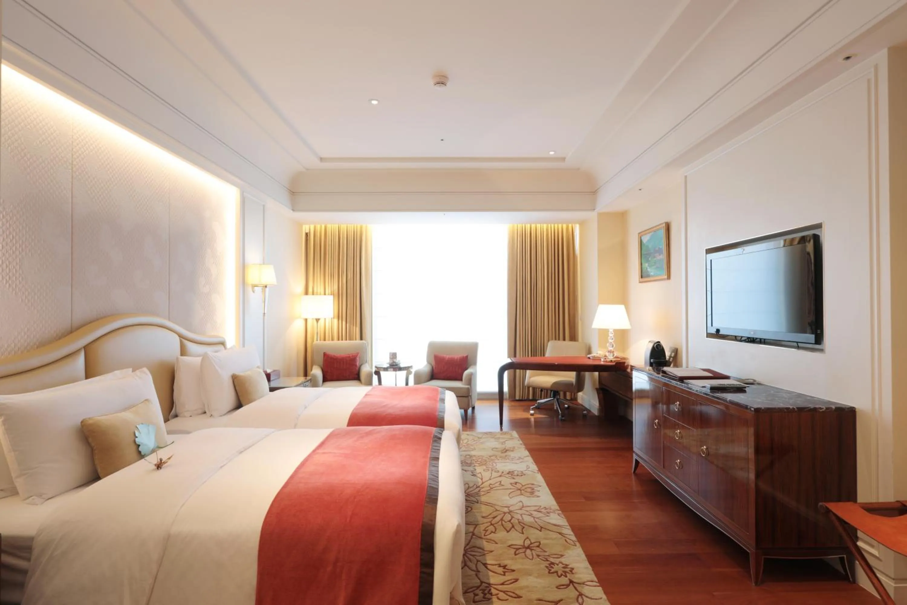 Photo of the whole room, Bed in The Okura Prestige Taipei