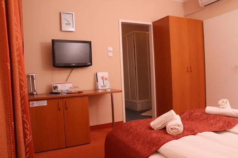 Bedroom, Bed in Thermál Panzió