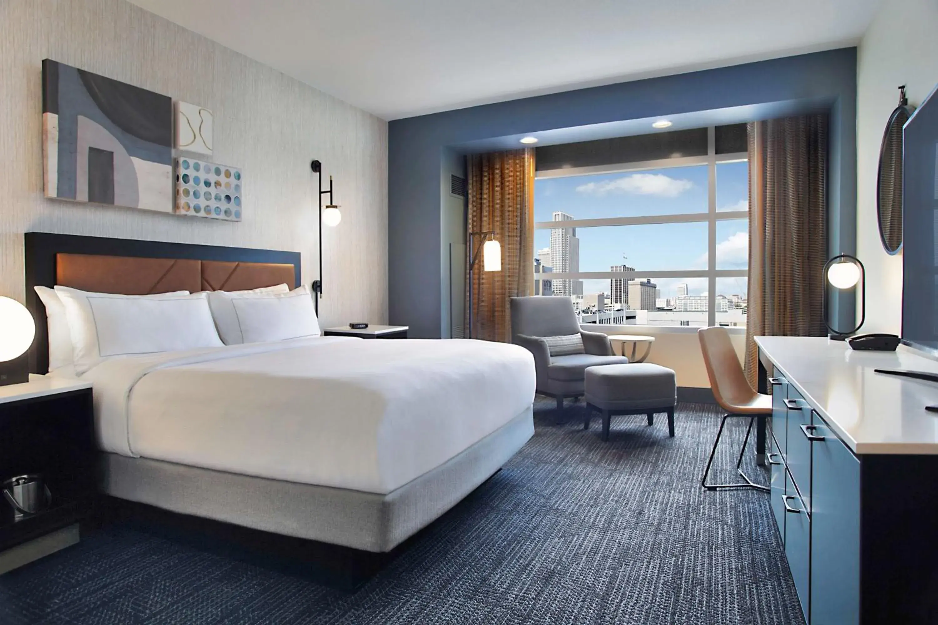 Premium King Room with Hearing Accessible Tub in Hilton Omaha Premium King Room with Hearing Accessible Tub in Hilton Omaha