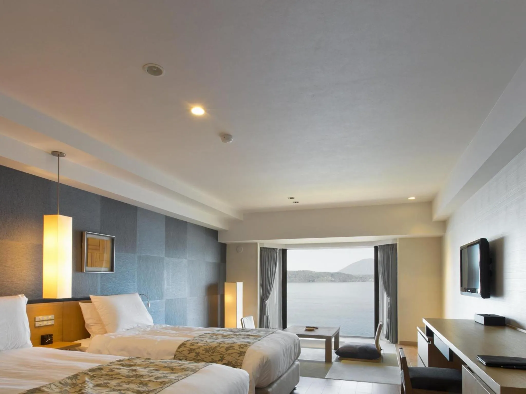 Bed in The Lake View Toya Nonokaze Resort