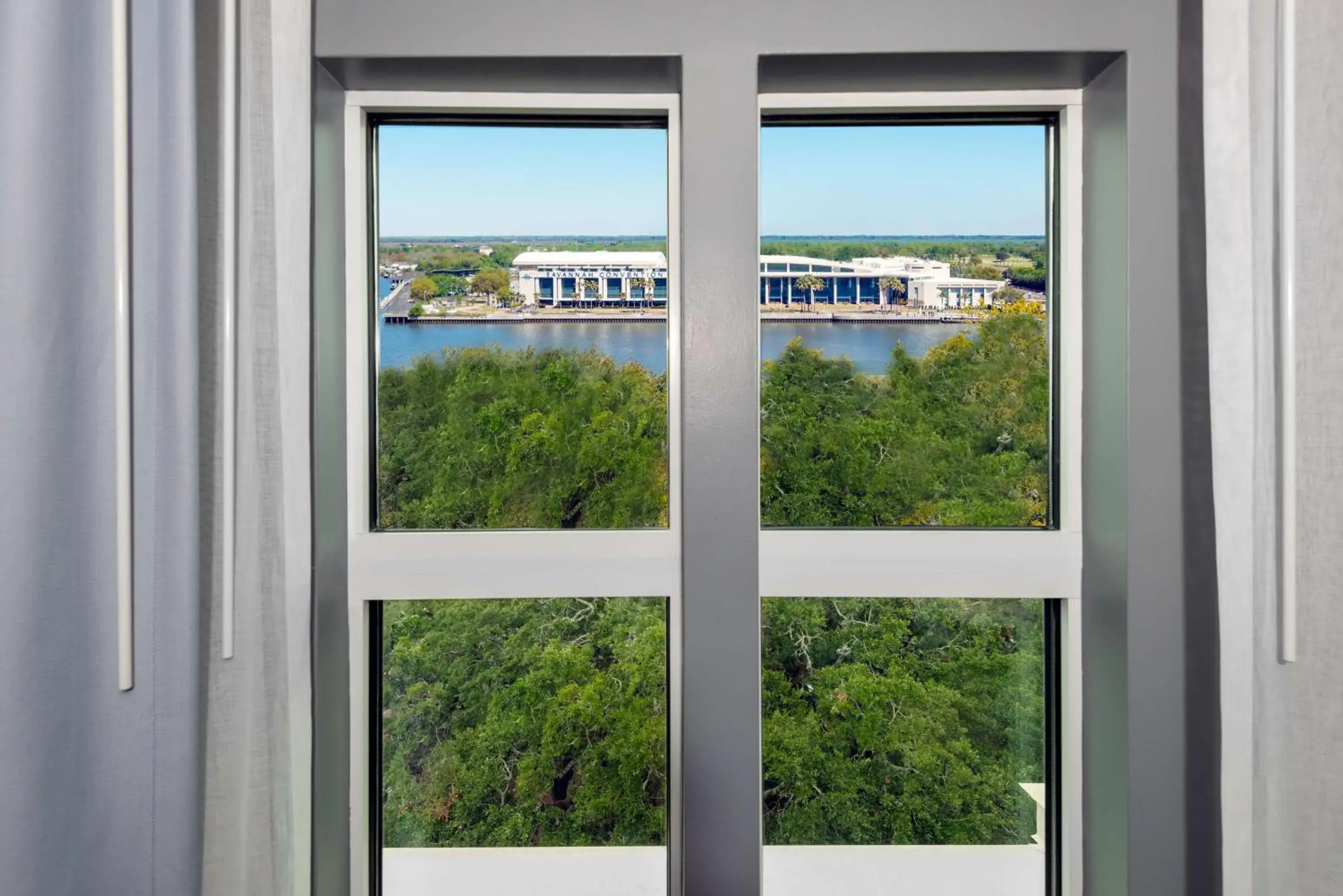 King Room with River View in Hampton Inn Savannah Historic District King Room with River View in Hampton Inn Savannah Historic District