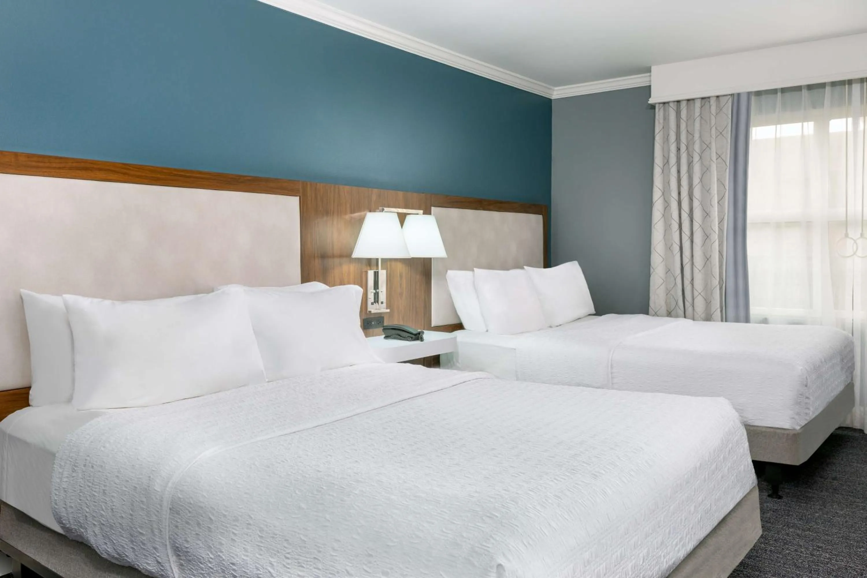 Bed in Hampton Inn Savannah Historic District