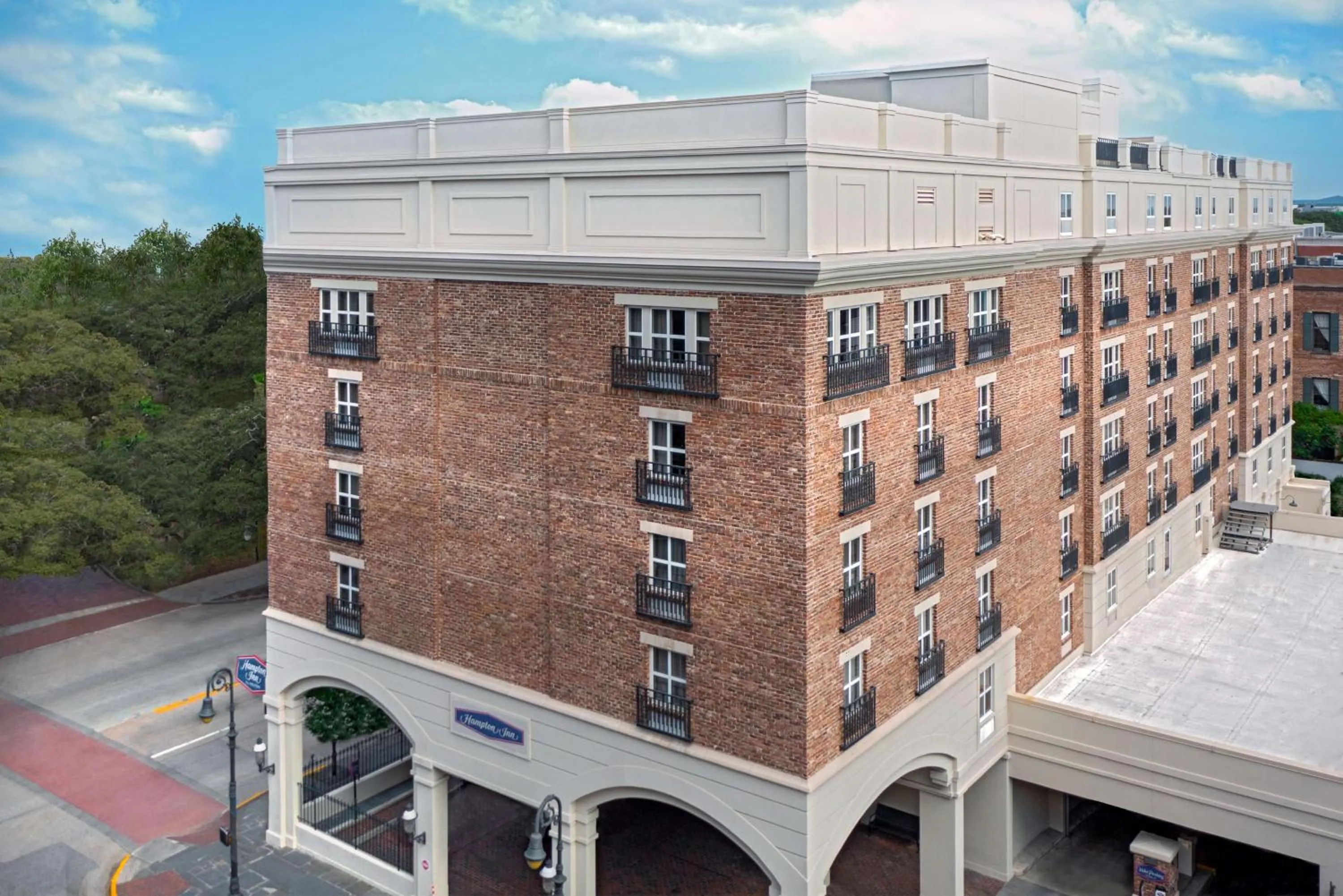 Property building in Hampton Inn Savannah Historic District