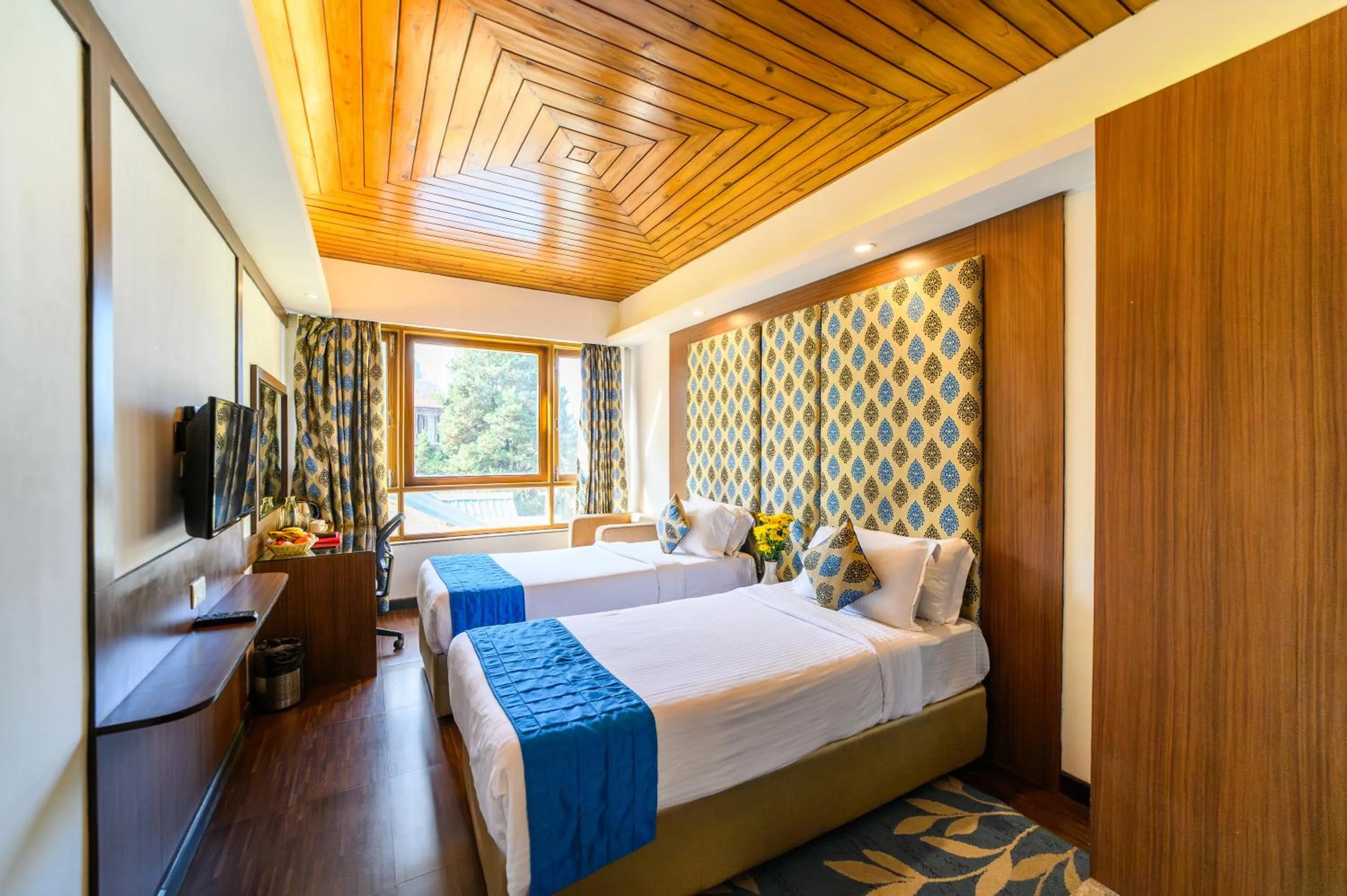 Bedroom, Bed in Sinclairs Darjeeling