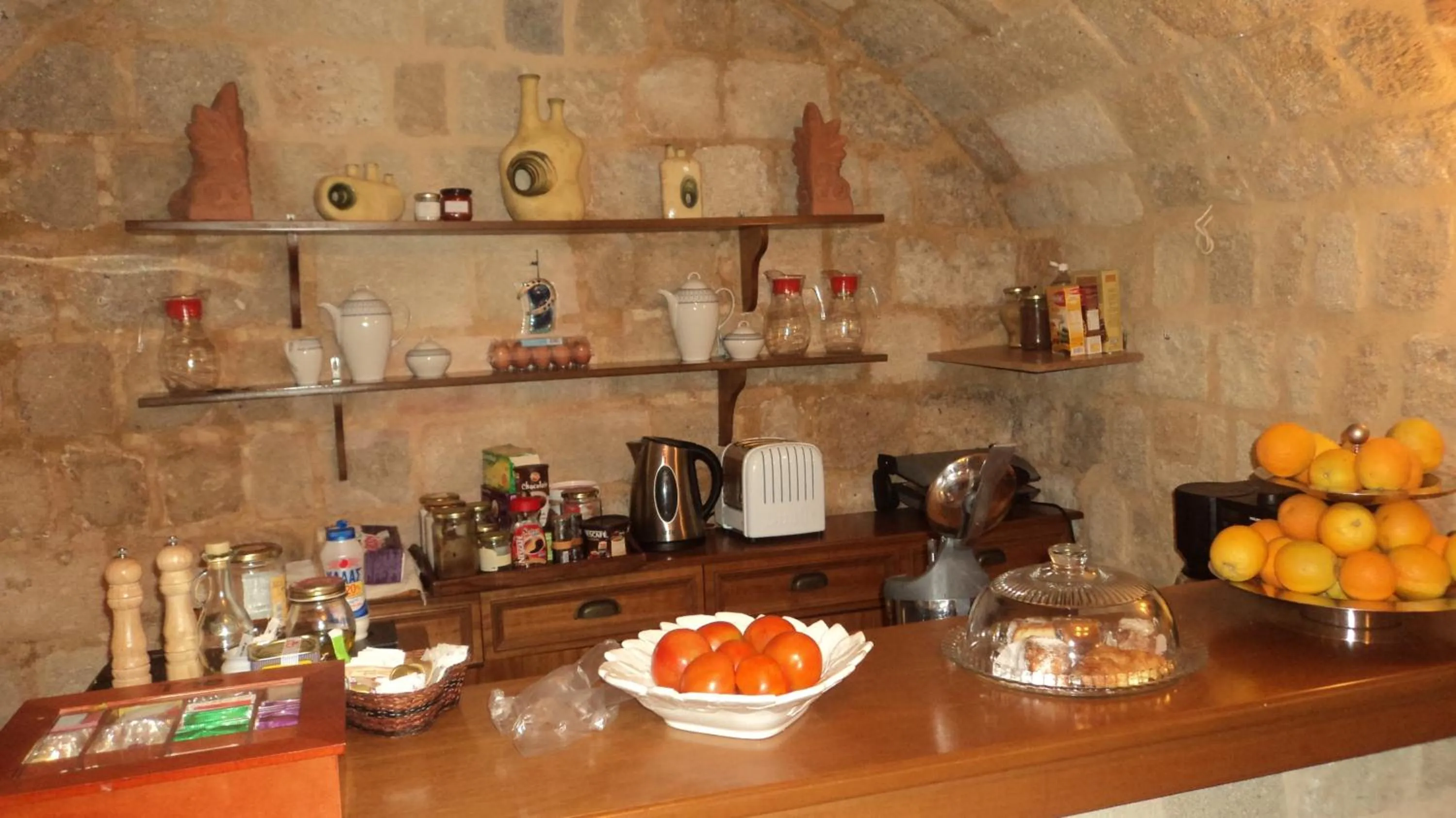 Food and drinks in Camelot Traditional & Classic Hotel