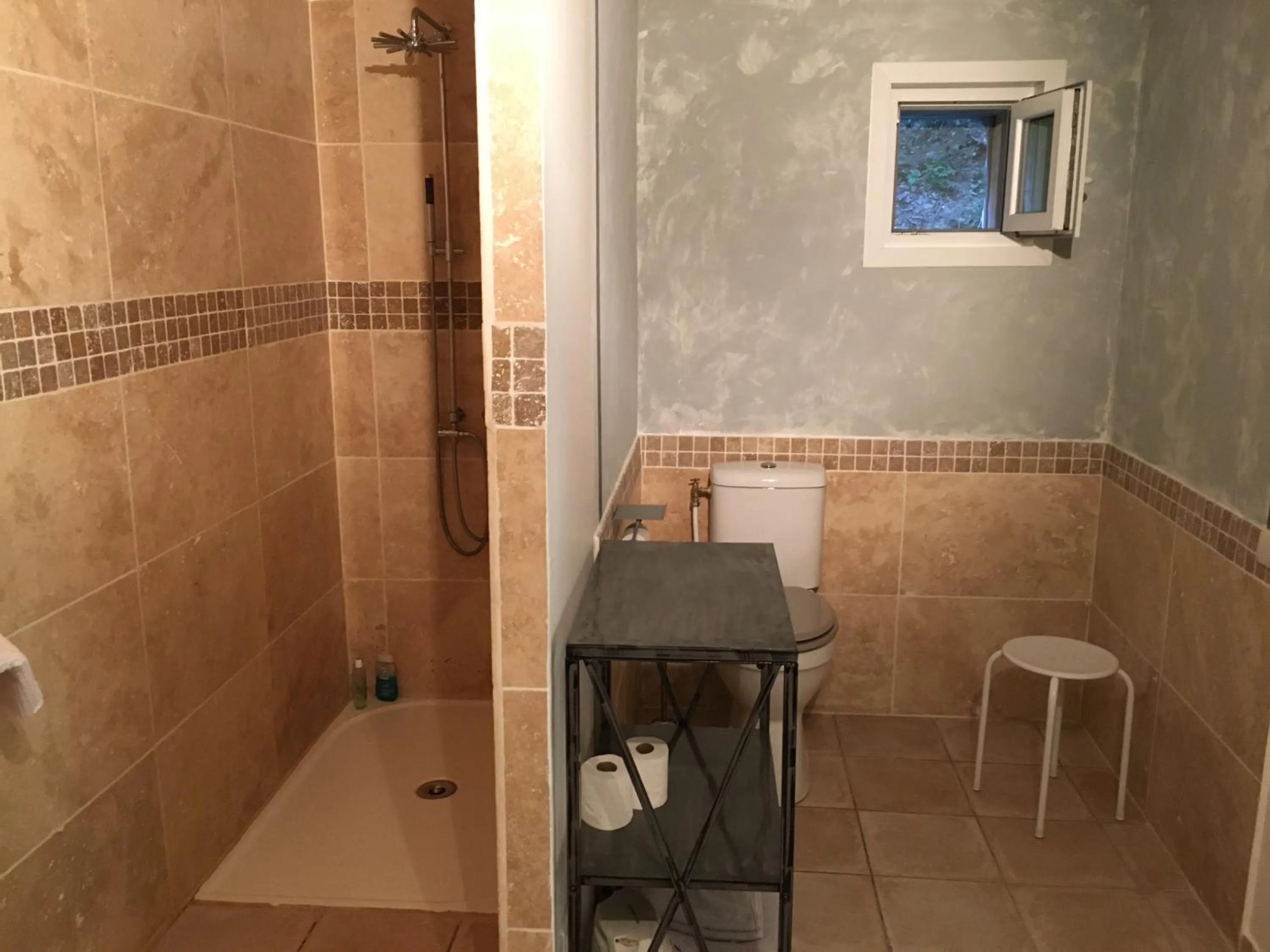 Bathroom in Le Mas aux Arômes