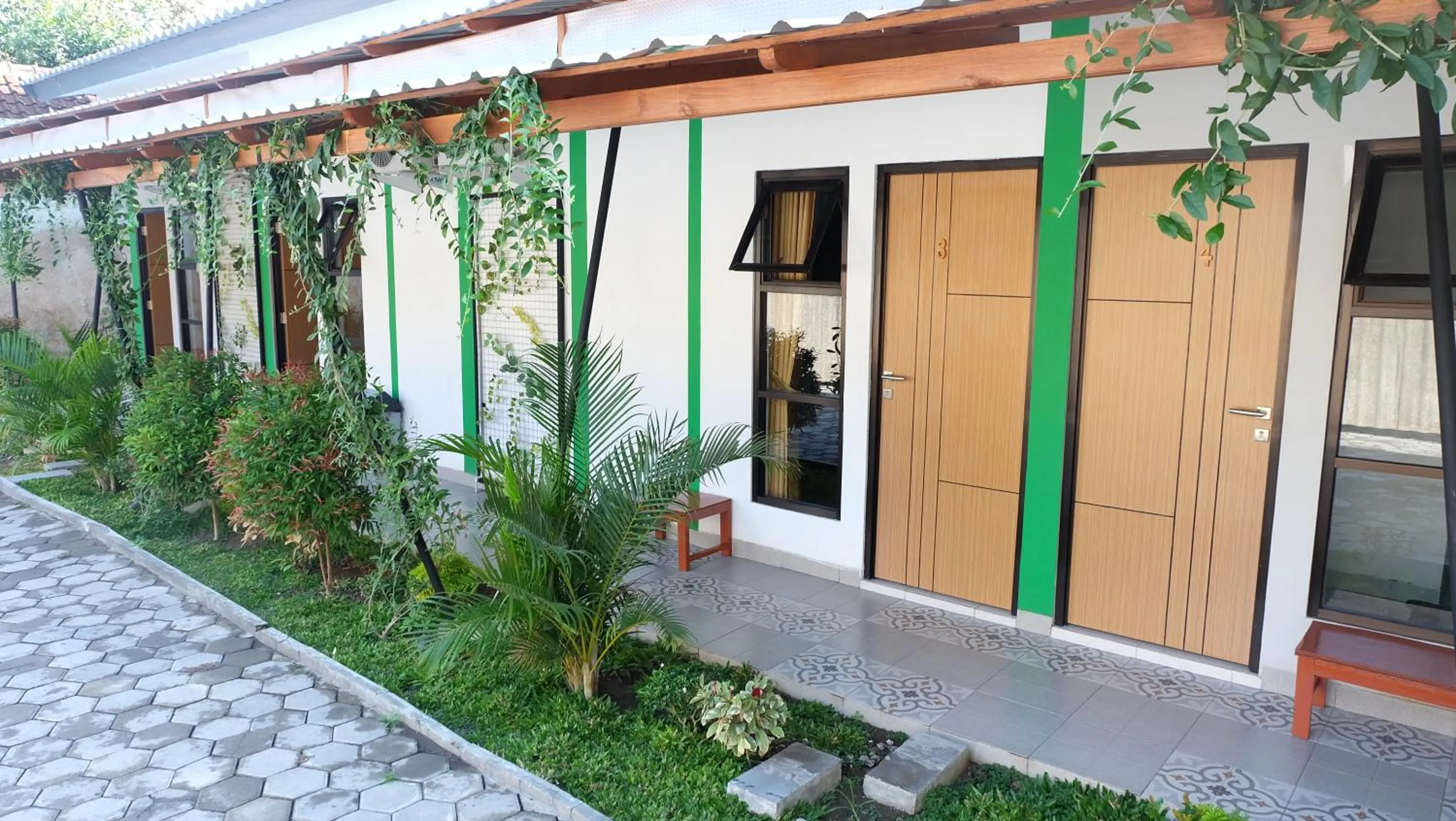 Patio in Hotel Jogja Kili Suci By Simply Homy