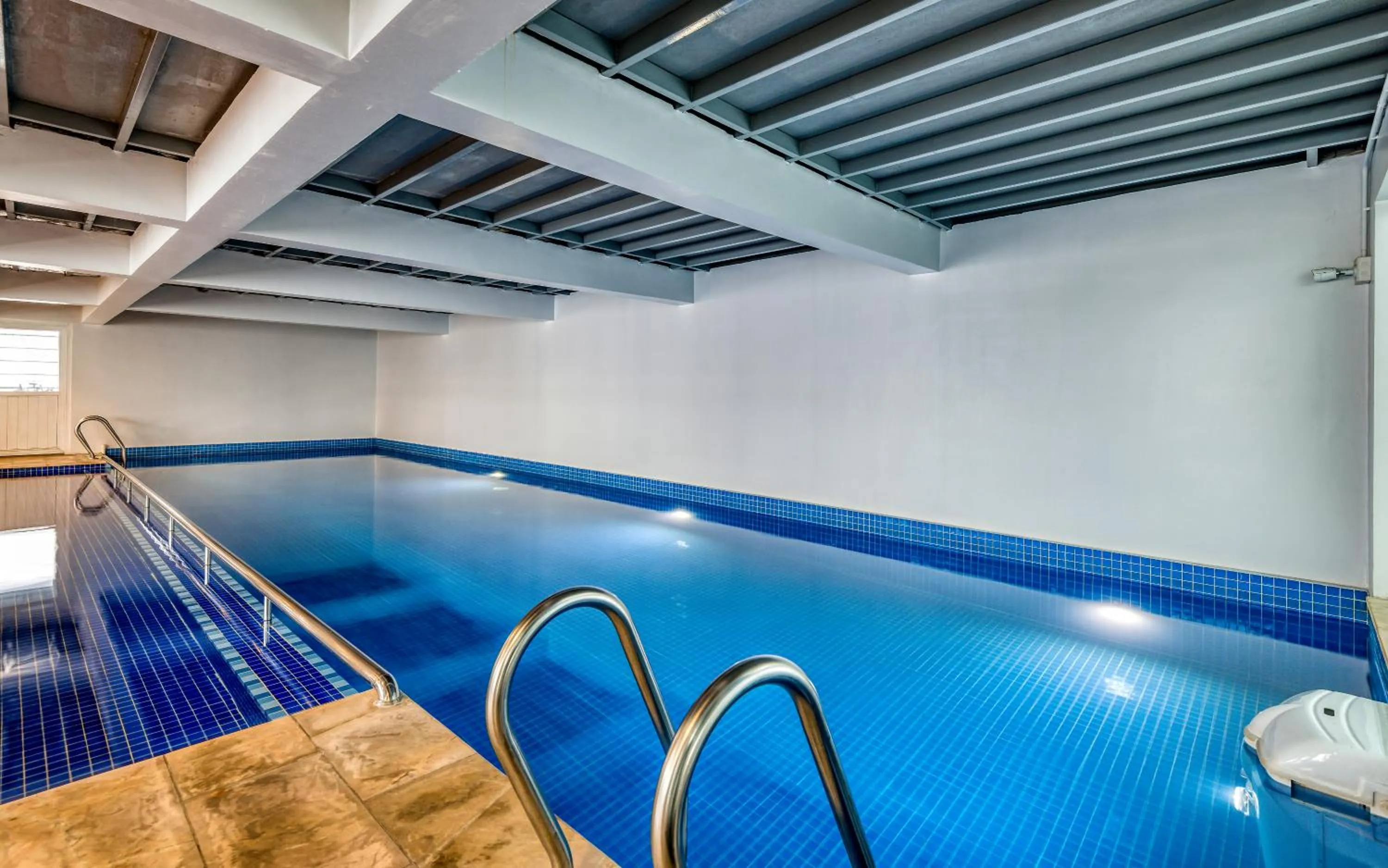 Swimming pool in Cherry Hotel and Apartment