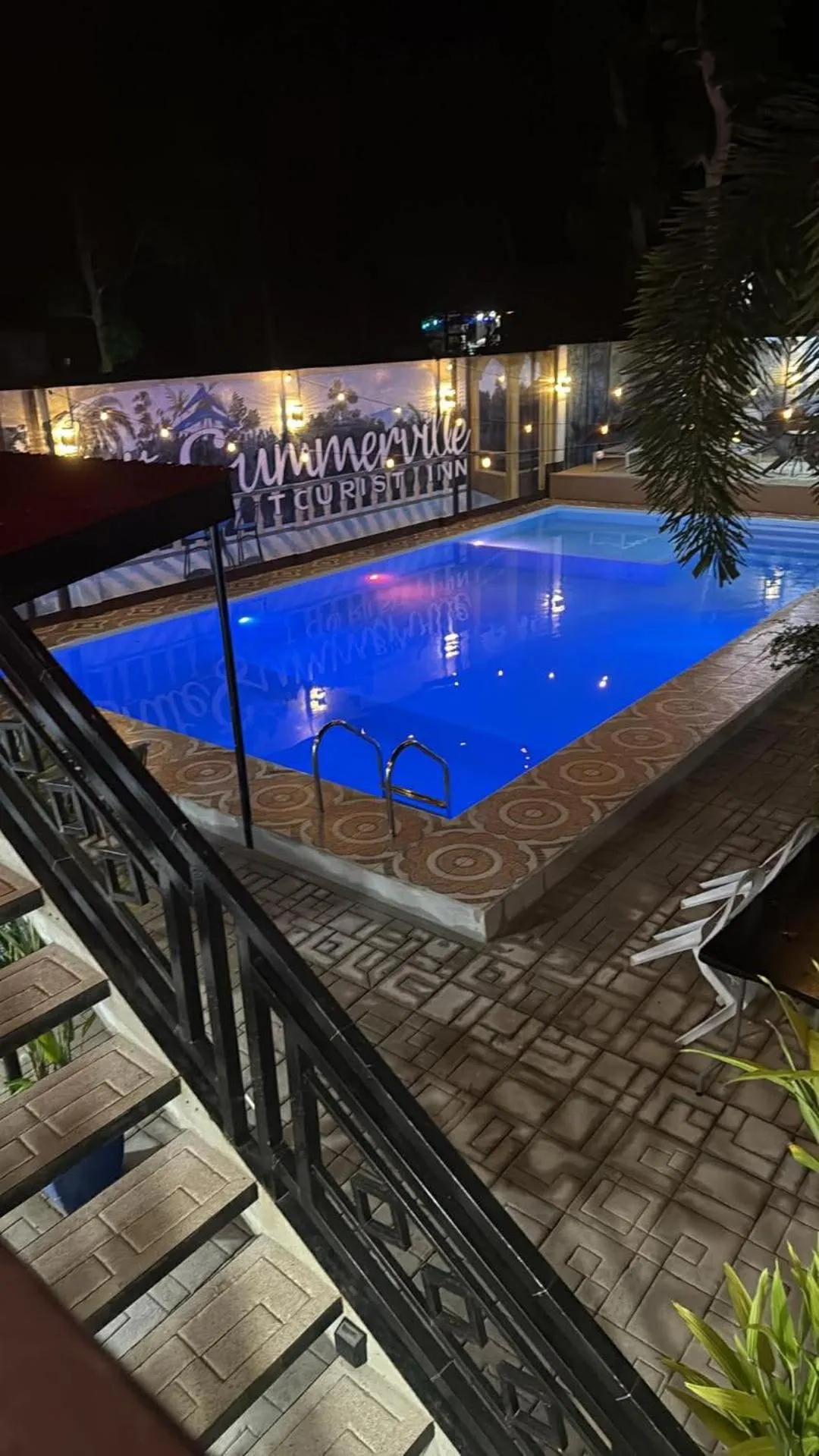 Night in White Summerville Tourist Inn