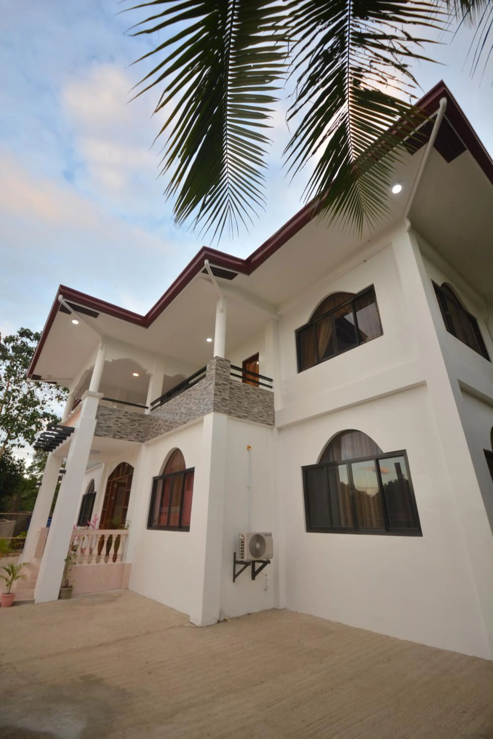 Property building in White Summerville Tourist Inn