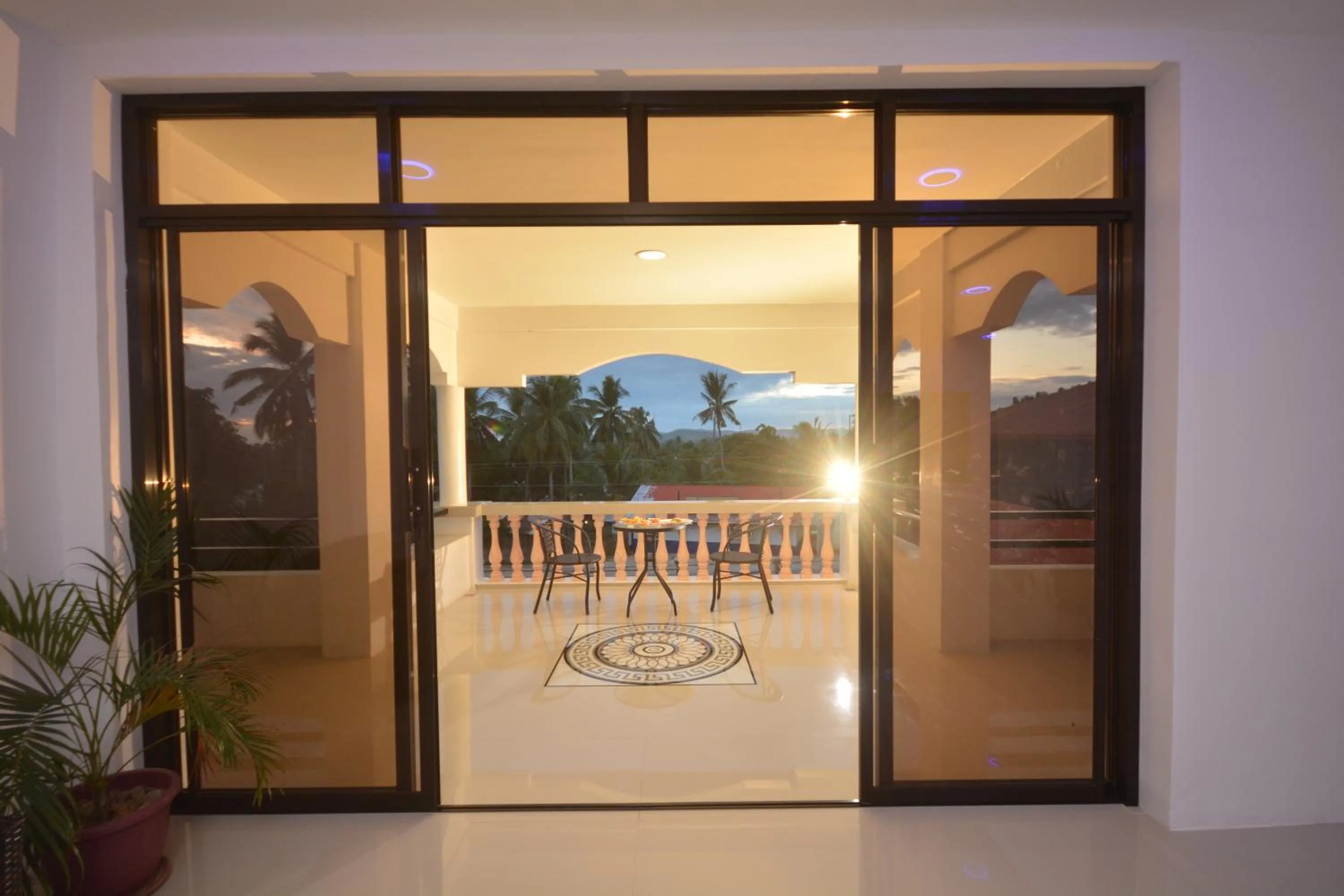 Balcony/Terrace in White Summerville Tourist Inn