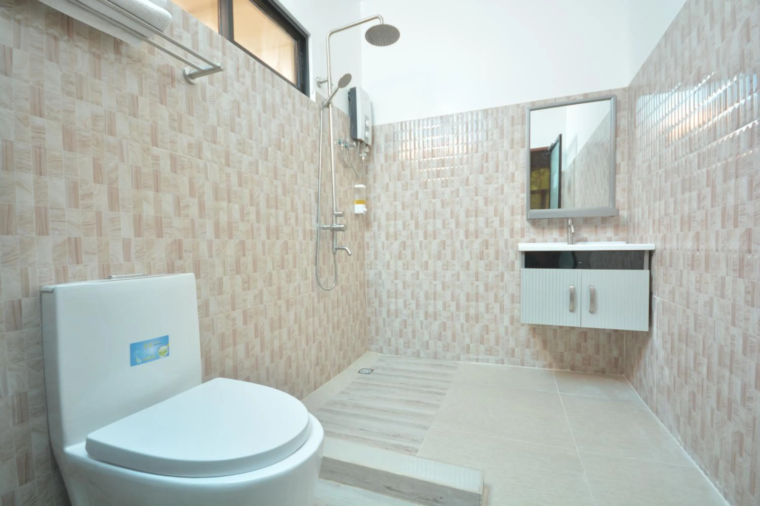 Bathroom in White Summerville Tourist Inn