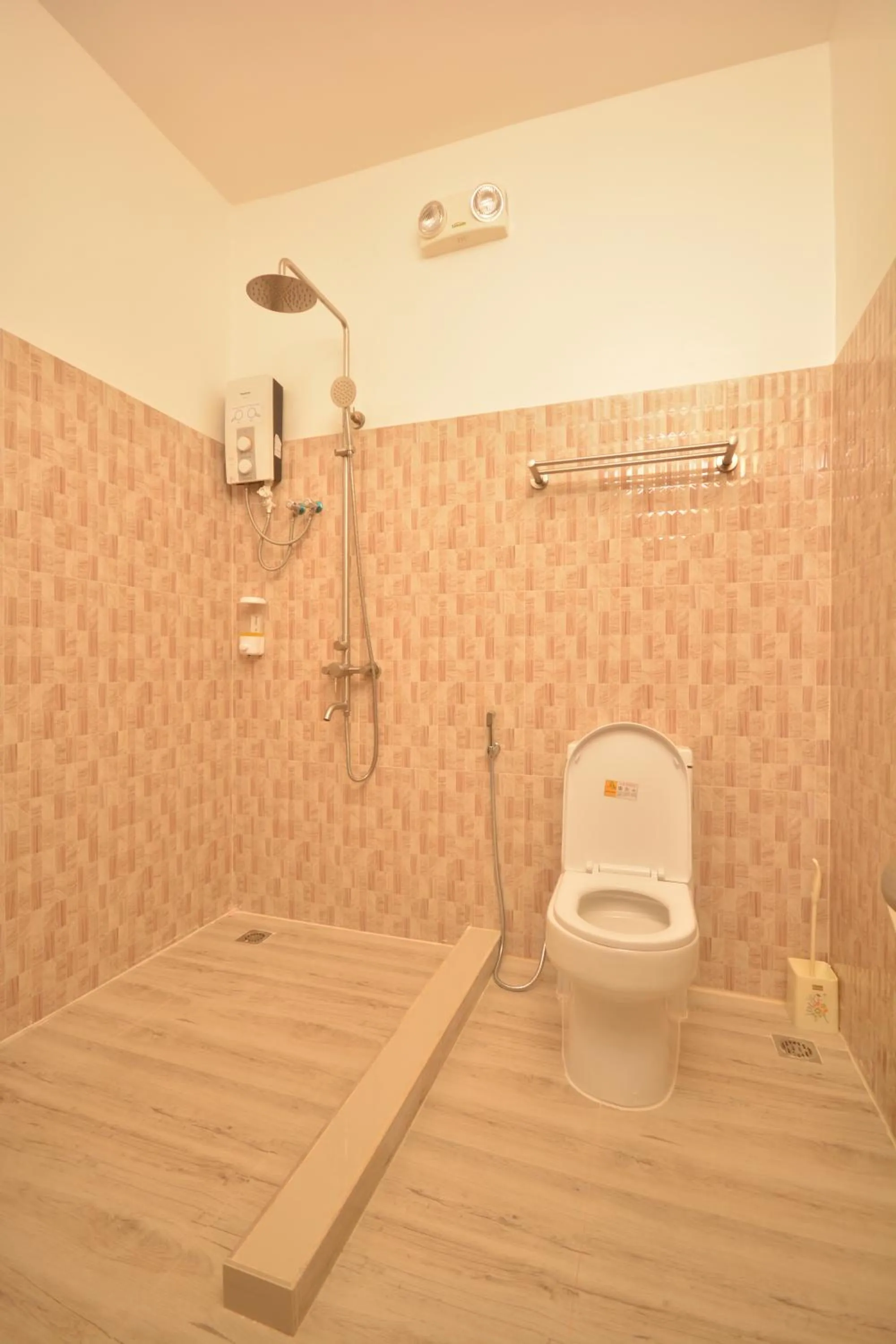 Bathroom in White Summerville Tourist Inn