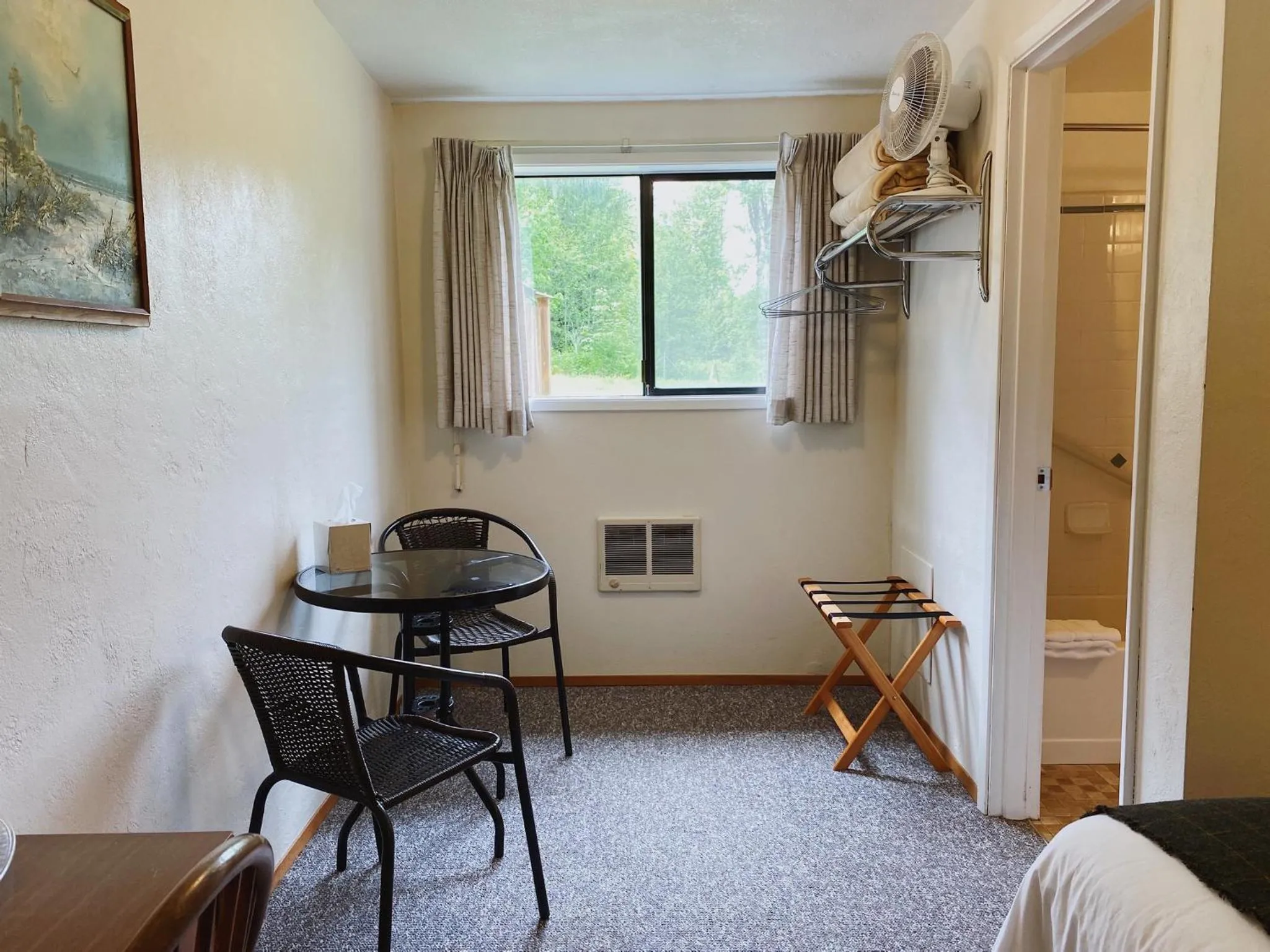 Dining area in Emerald Valley Inn