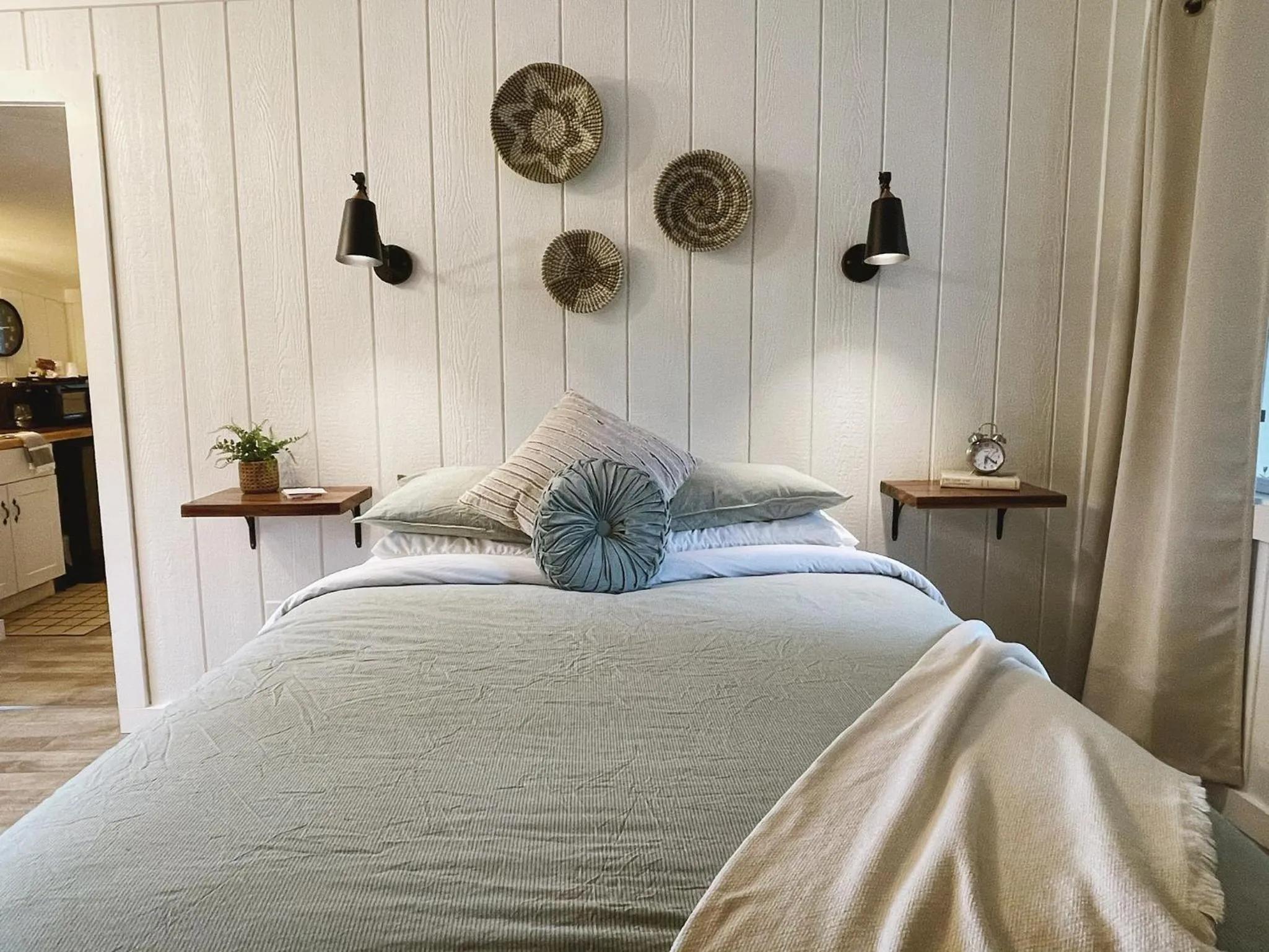 Bed in Emerald Valley Inn