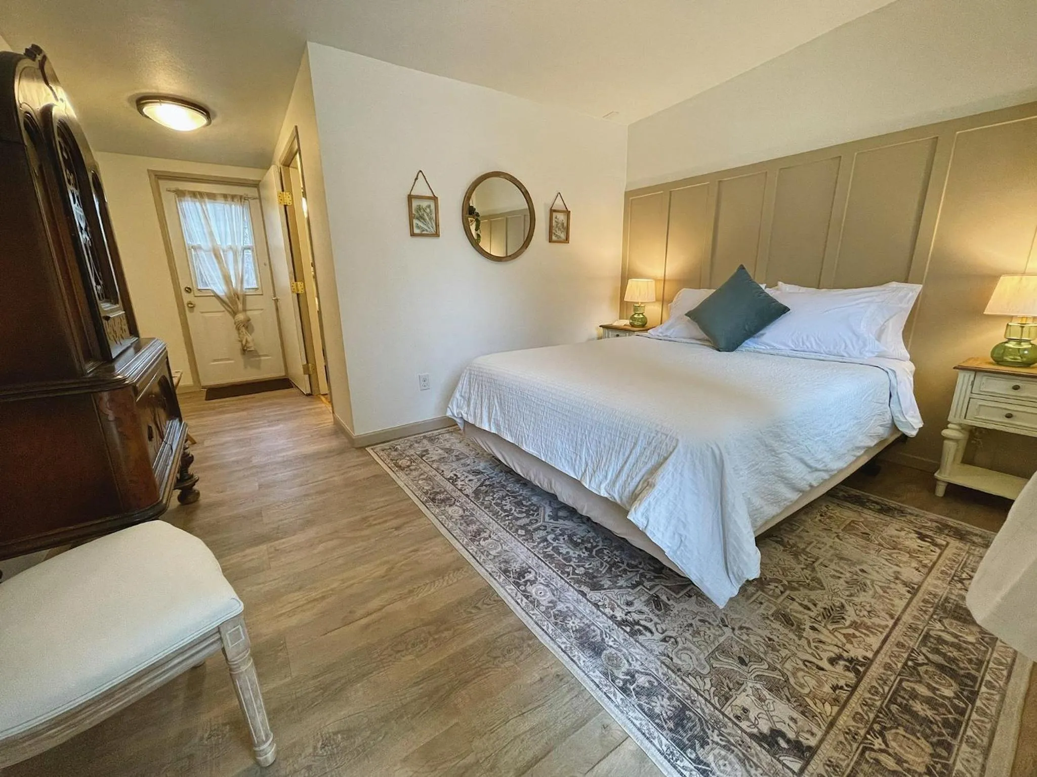 Bed in Emerald Valley Inn