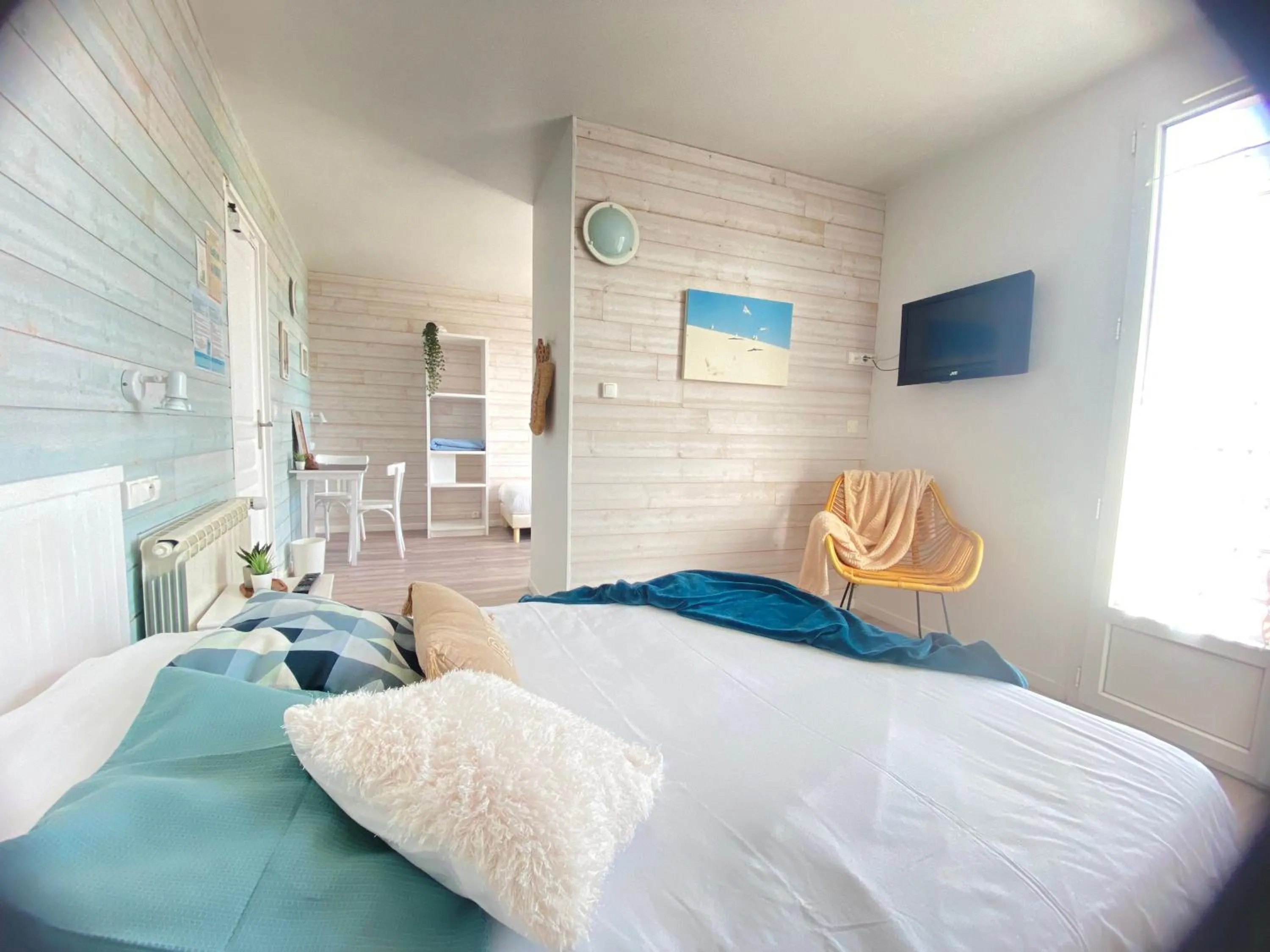 Photo of the whole room, Bed in Hotel de l'Atlantique