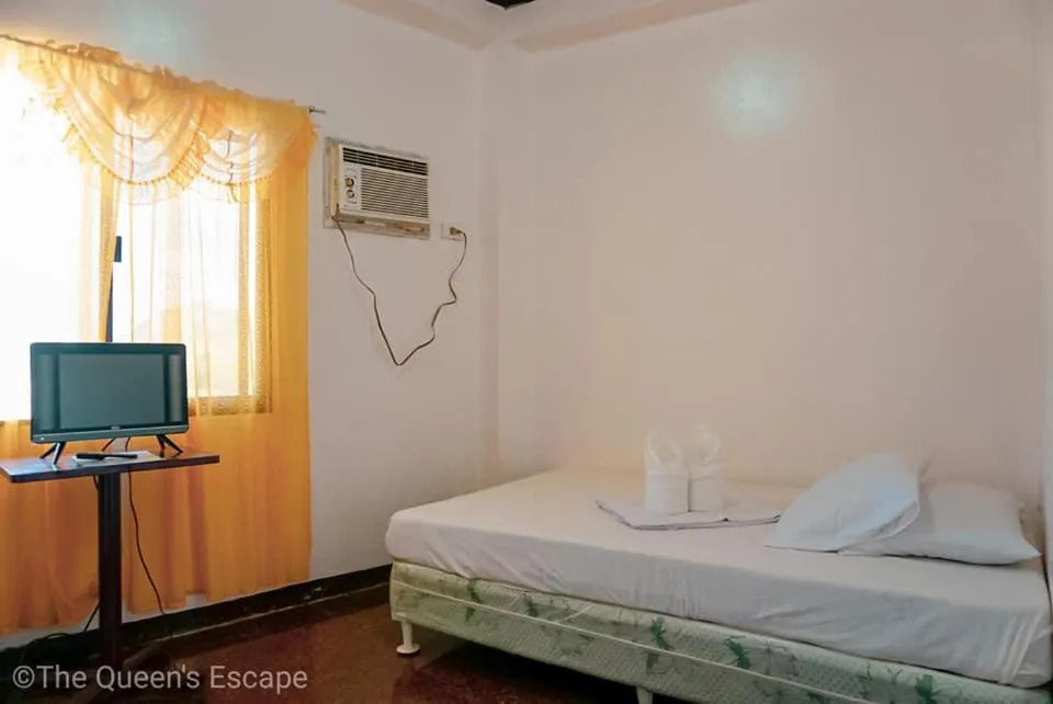 Bed in King Michael Coron