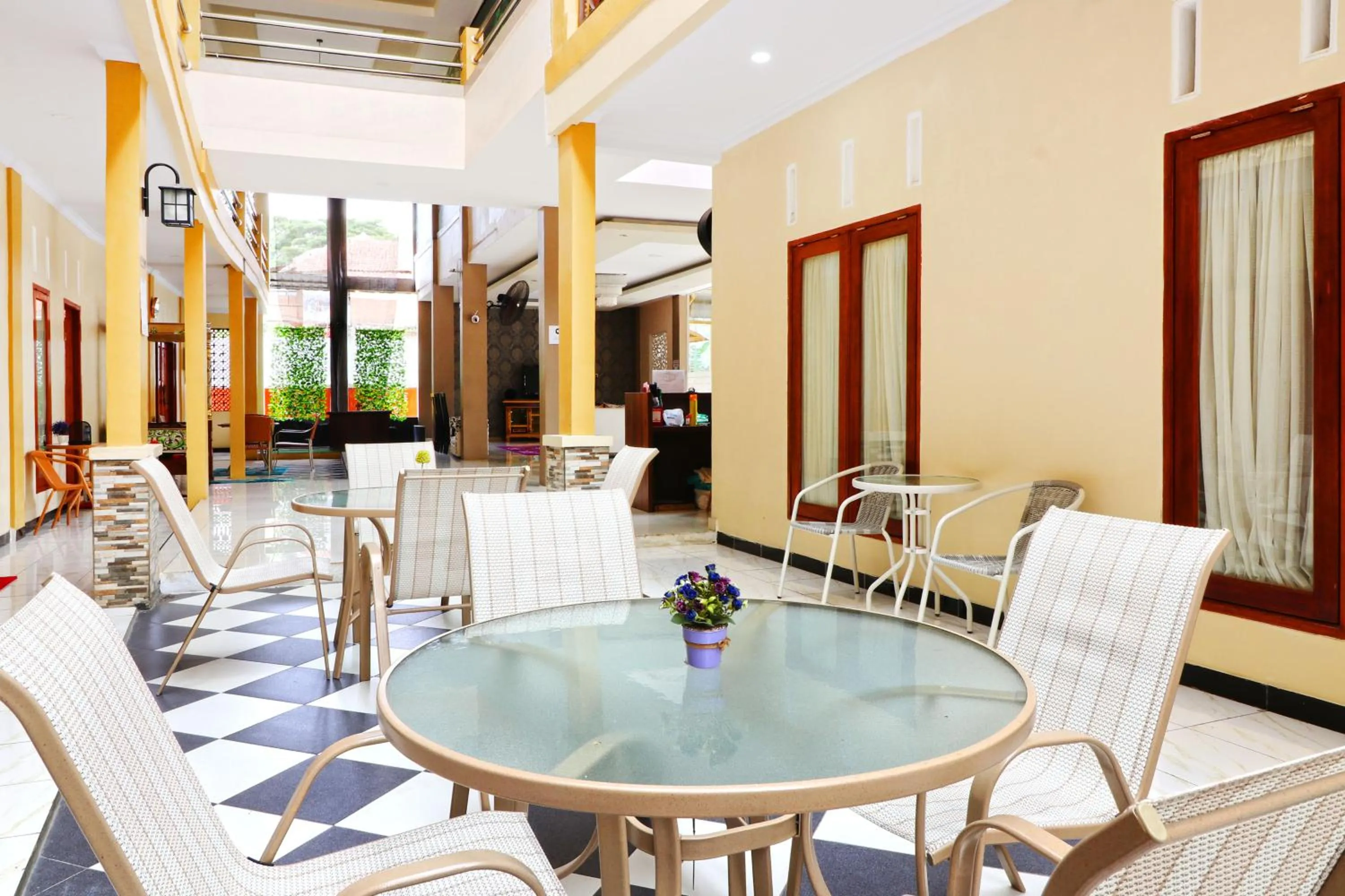 Restaurant/places to eat in Ombey Guest House
