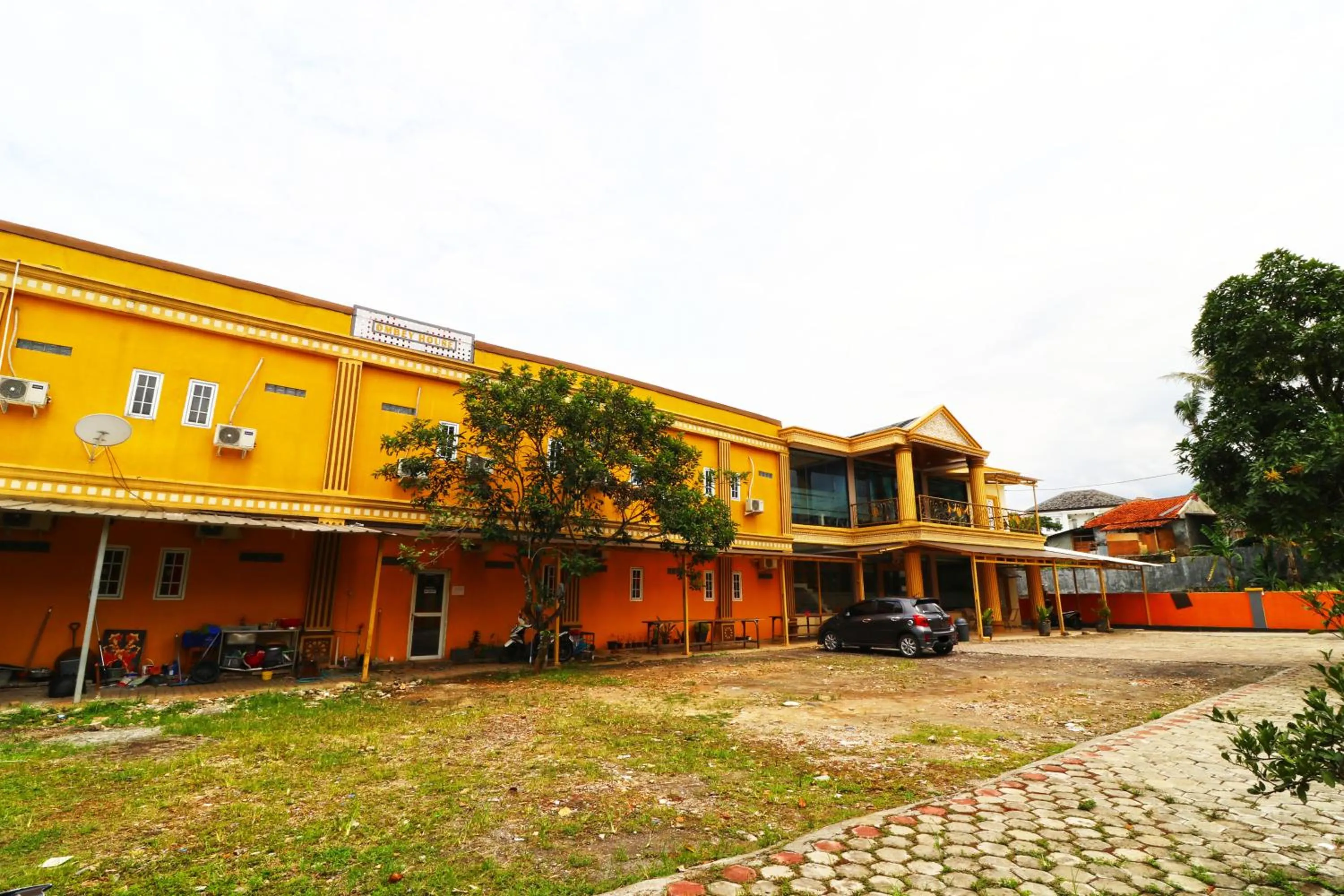 Facade/entrance in Ombey Guest House