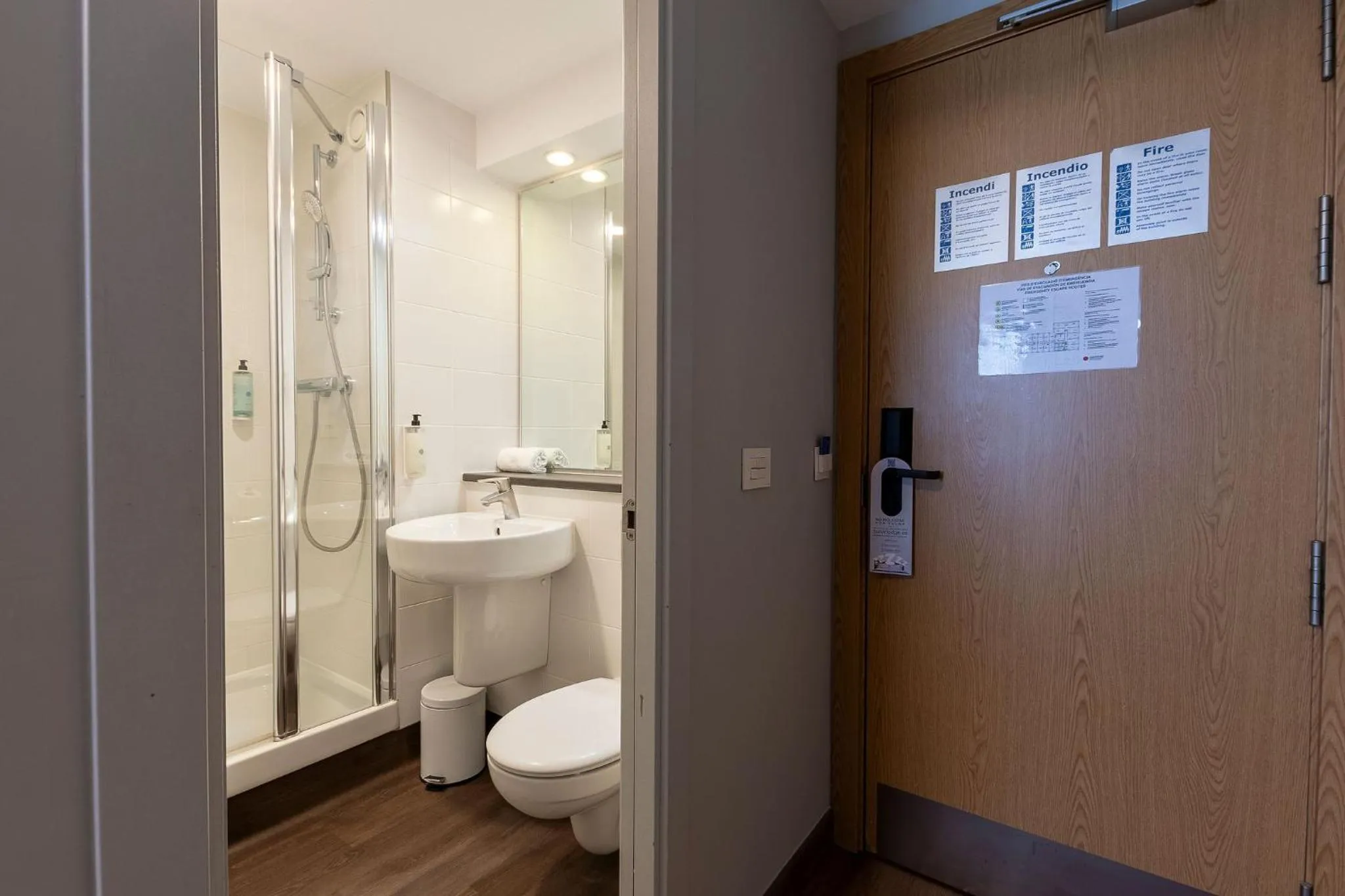 Shower in Travelodge Barcelona Poblenou