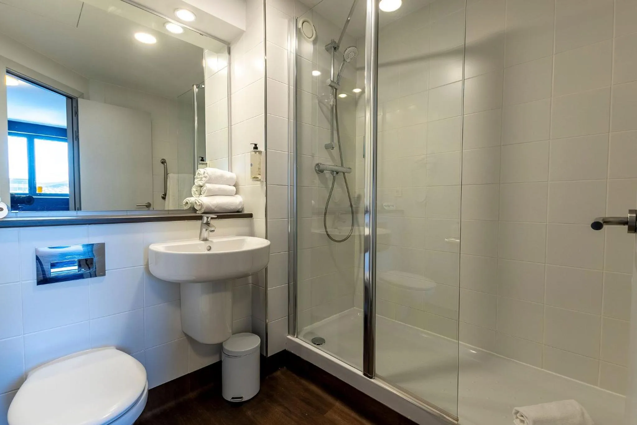 Shower in Travelodge Barcelona Poblenou