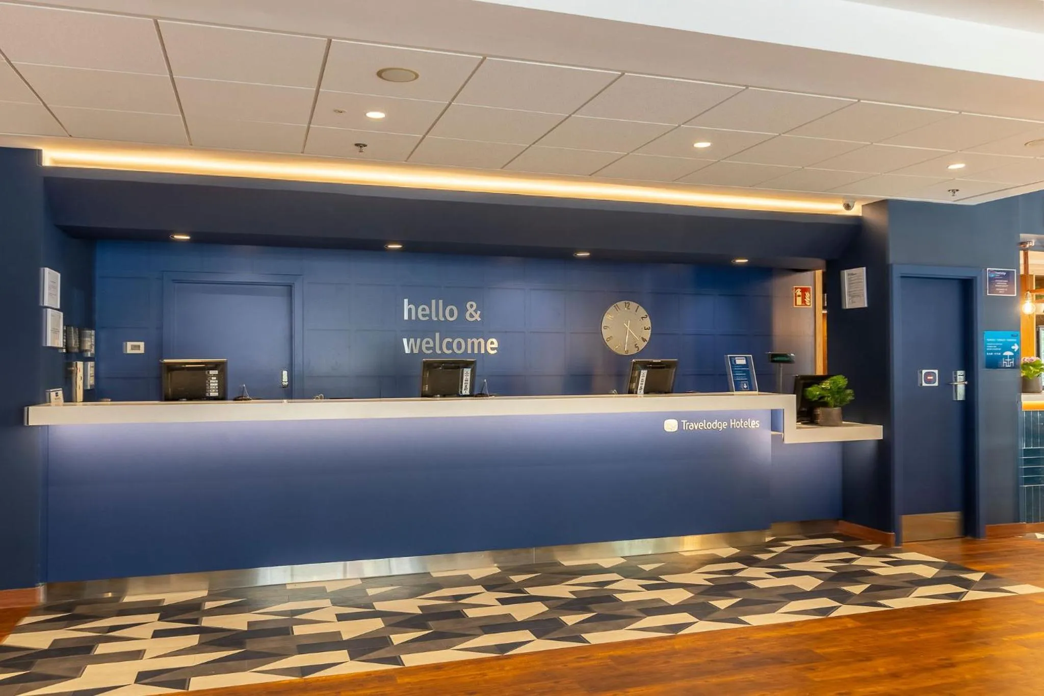 Lobby or reception in Travelodge Barcelona Poblenou