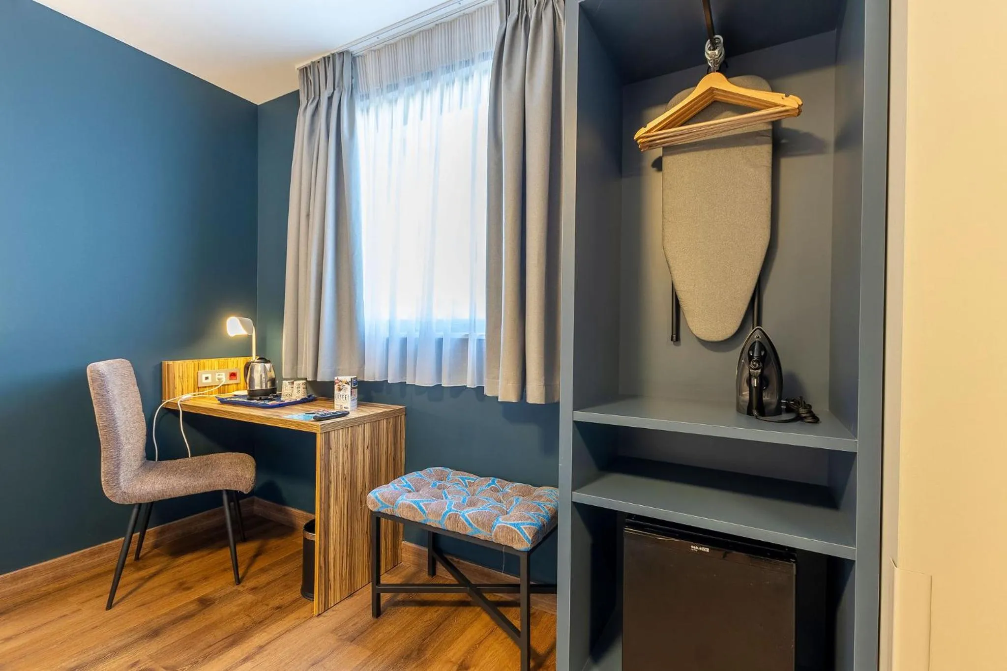 wardrobe in Travelodge Barcelona Poblenou