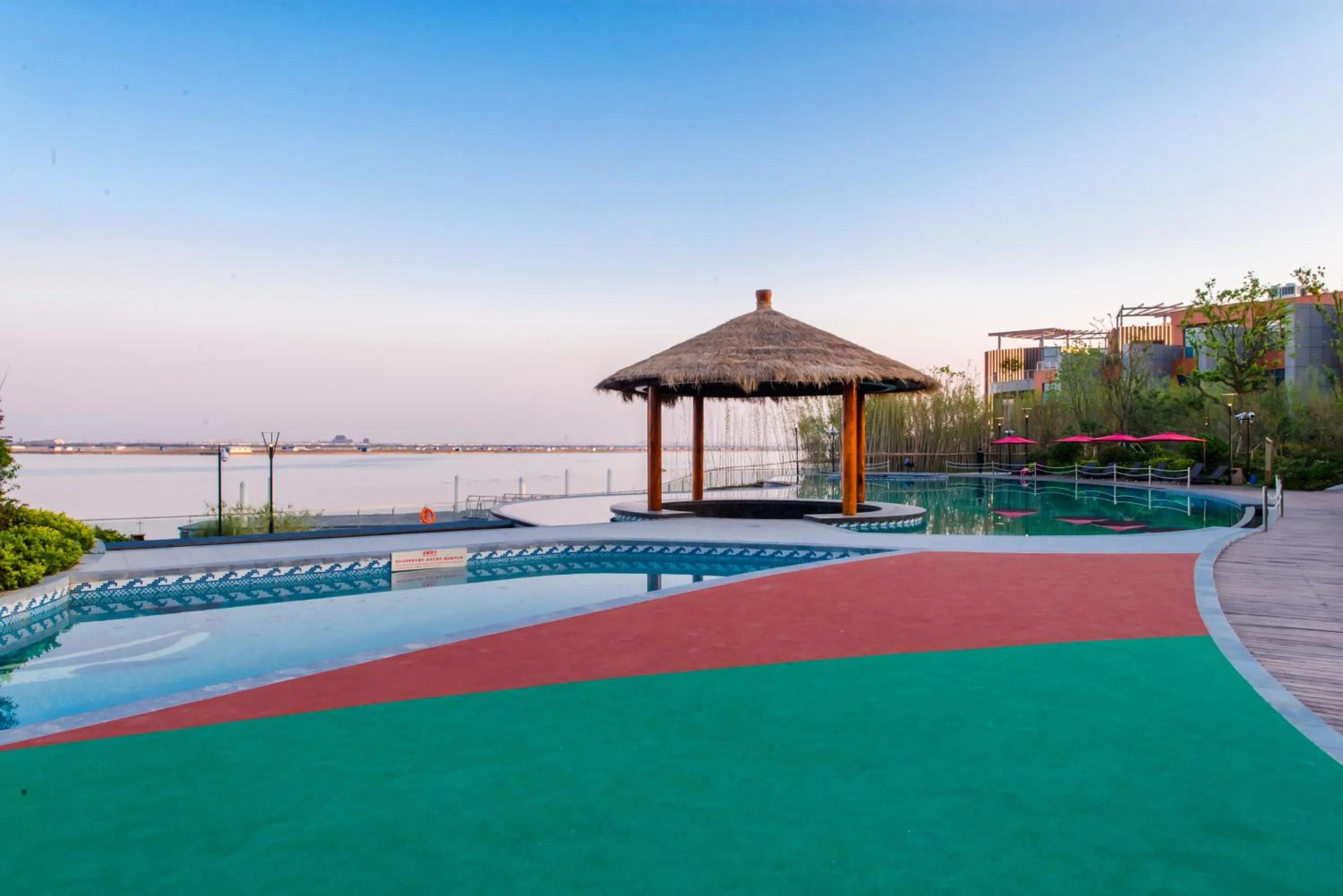 Swimming Pool in Siko Grand Hotel Suzhou Yangcheng