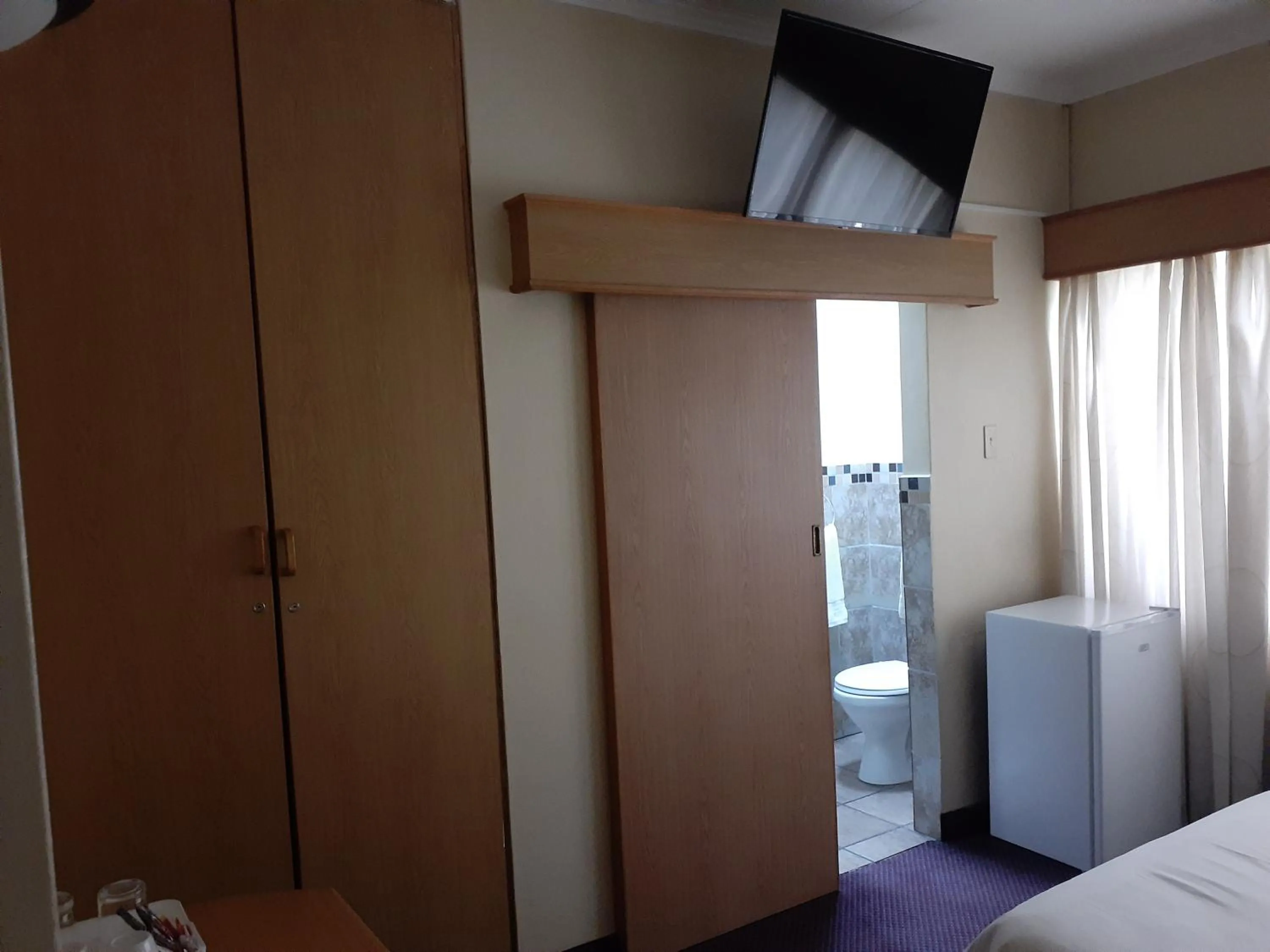 Toilet, Bed in Kalahari Lodge Kimberley