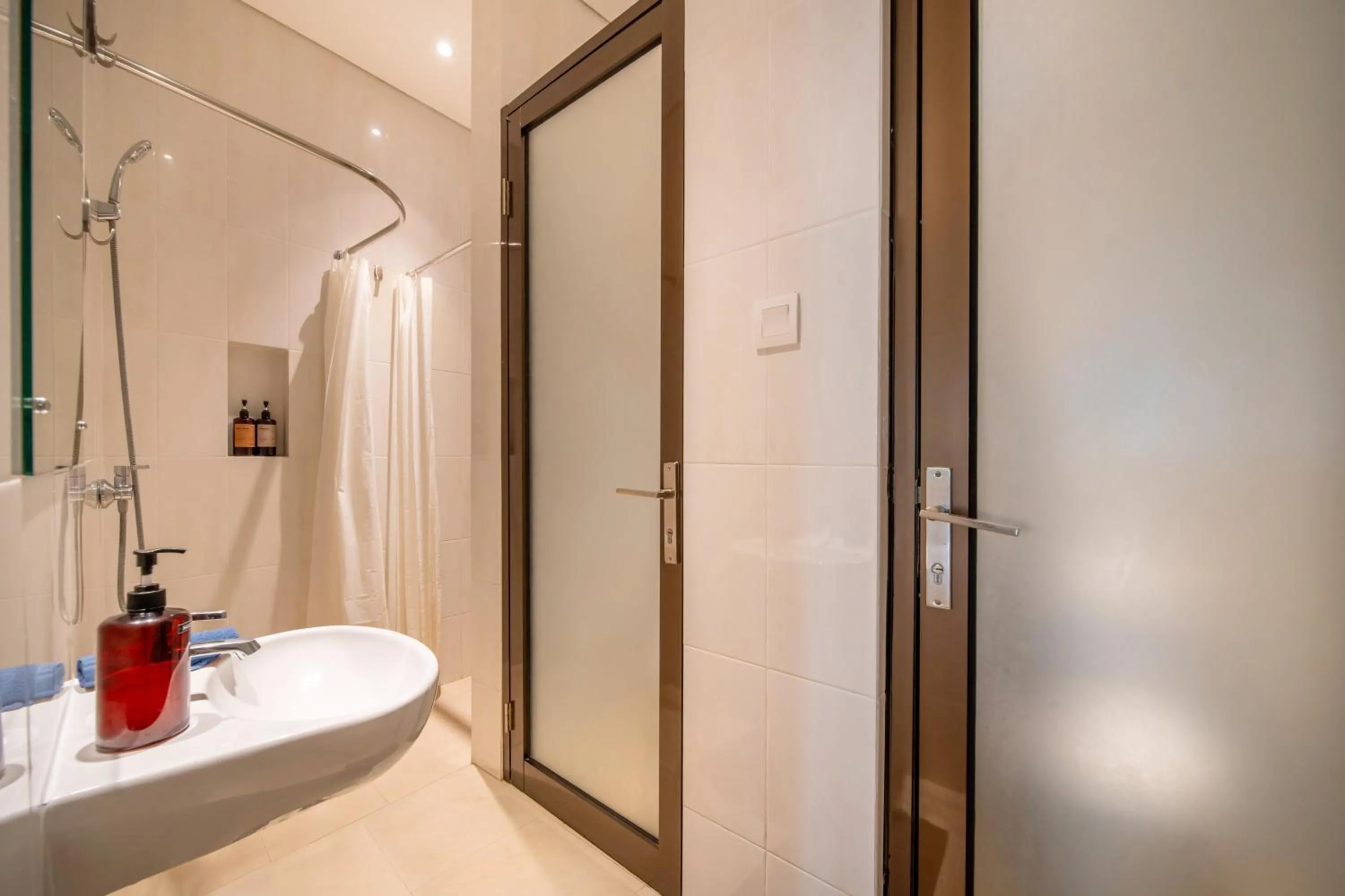 Shower in Gelatik Bed And Breakfast