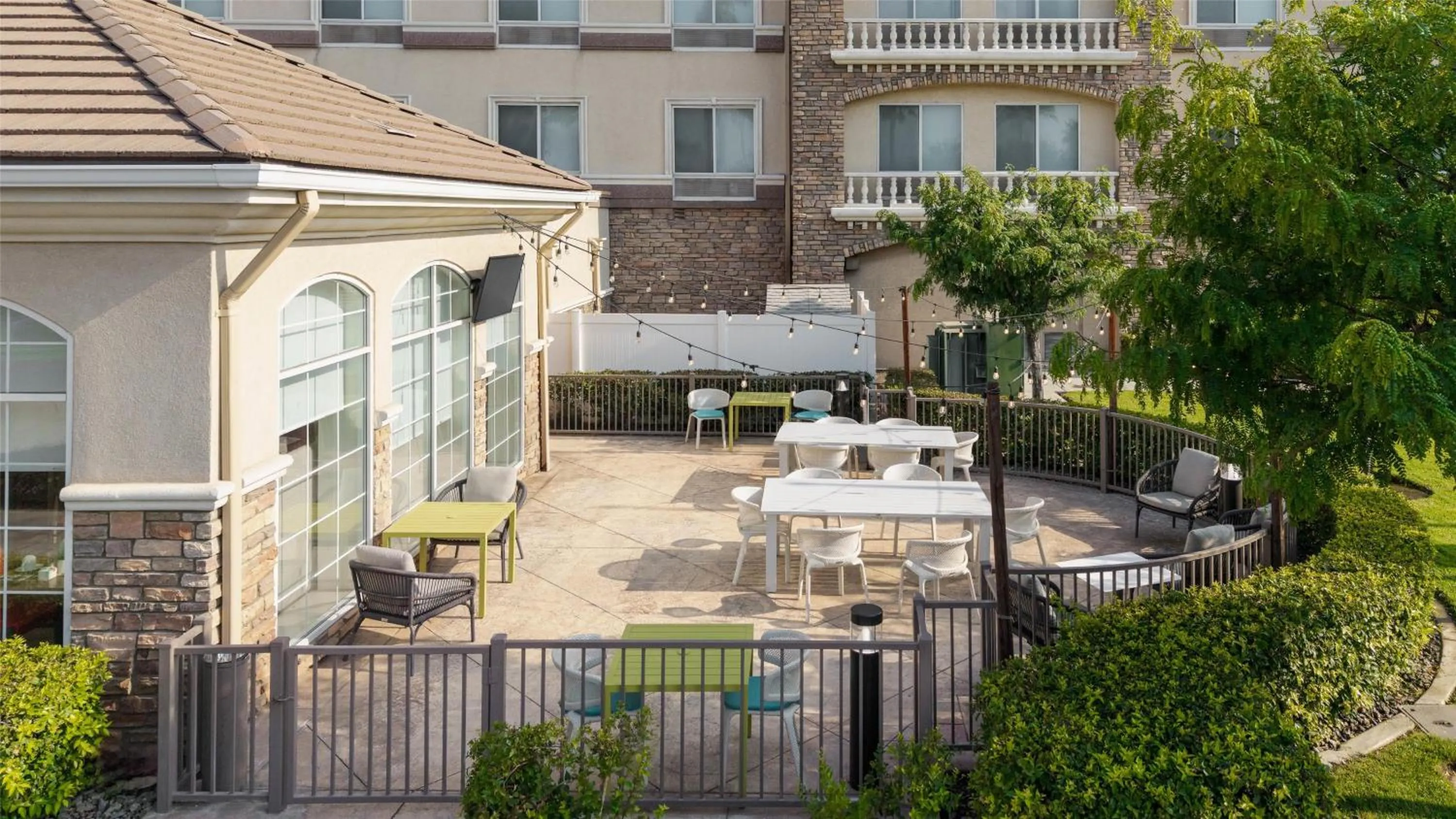 Patio in Hilton Garden Inn Ontario Rancho Cucamonga