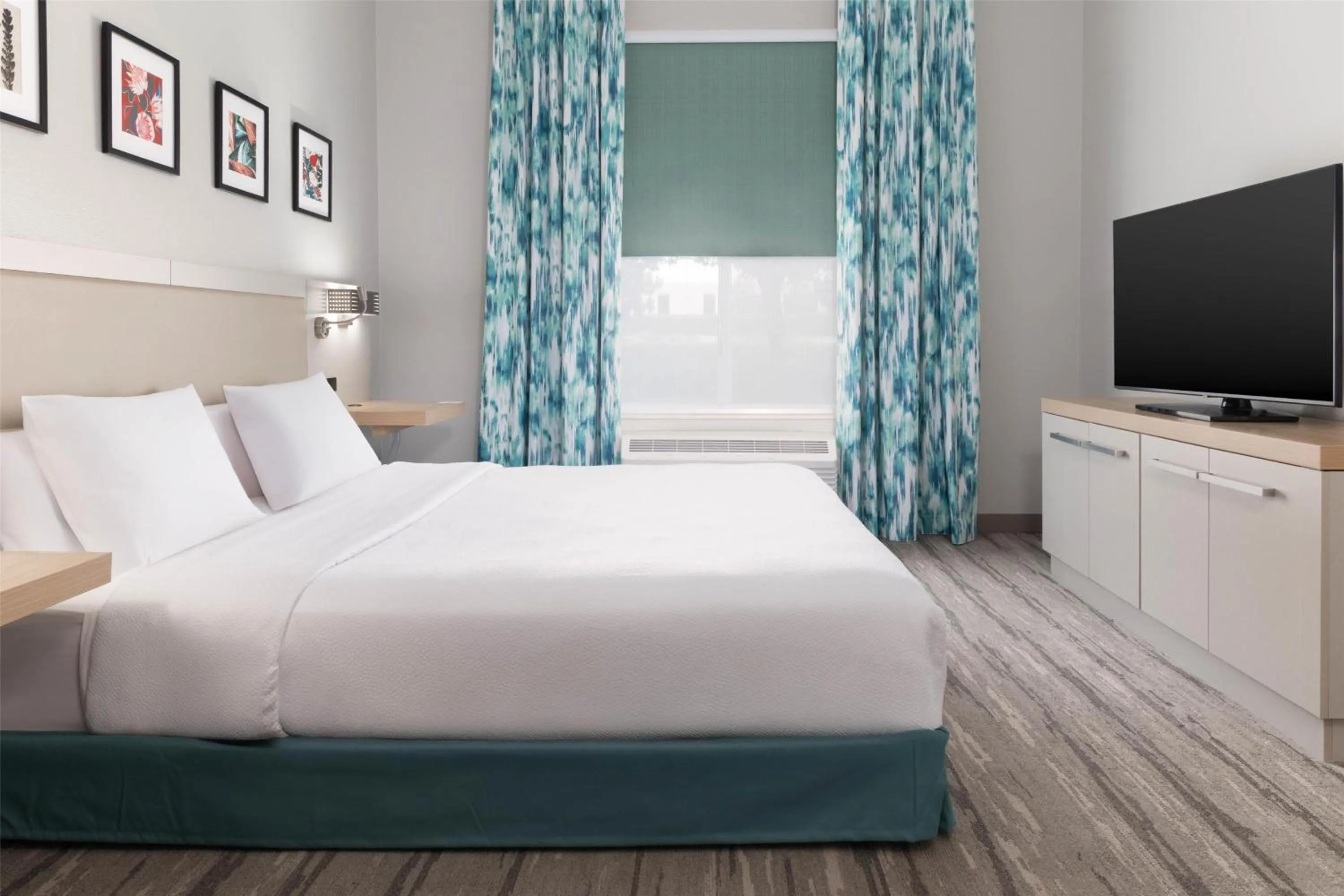 Bed in Hilton Garden Inn Ontario Rancho Cucamonga