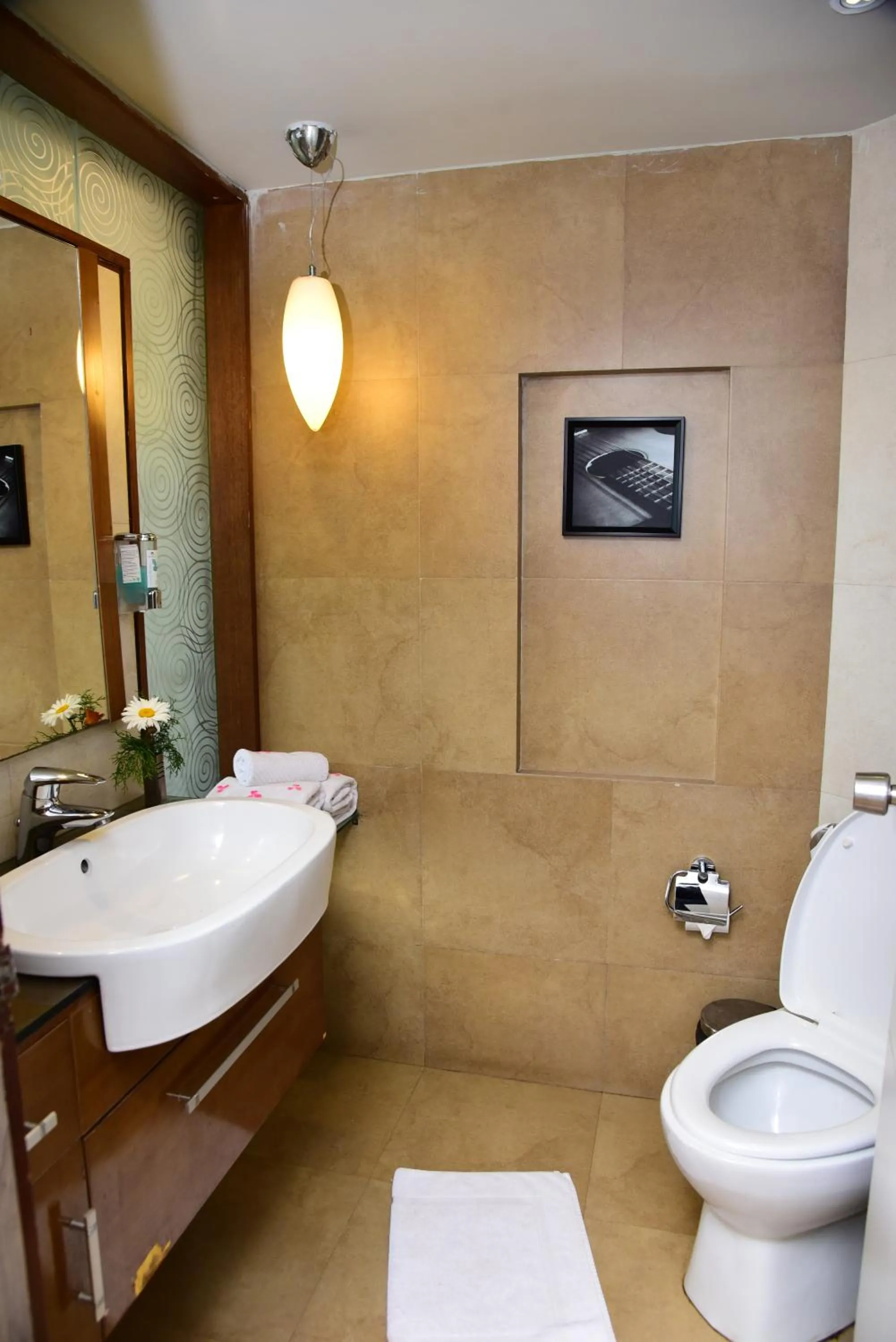 Toilet in Sinclairs Retreat Ooty