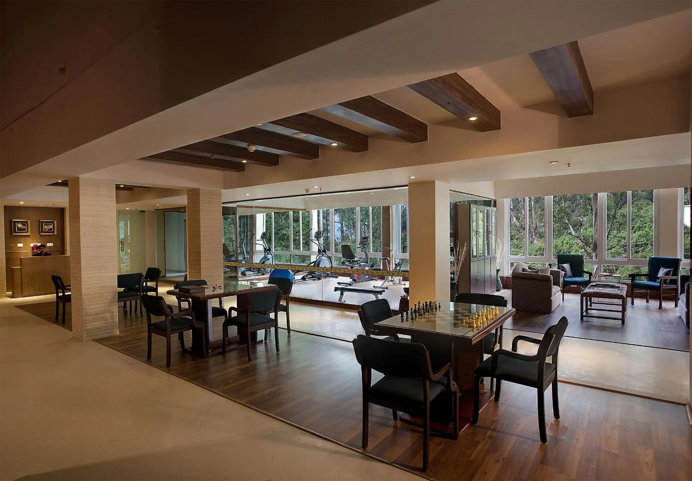 Communal lounge/ TV room in Sinclairs Retreat Ooty