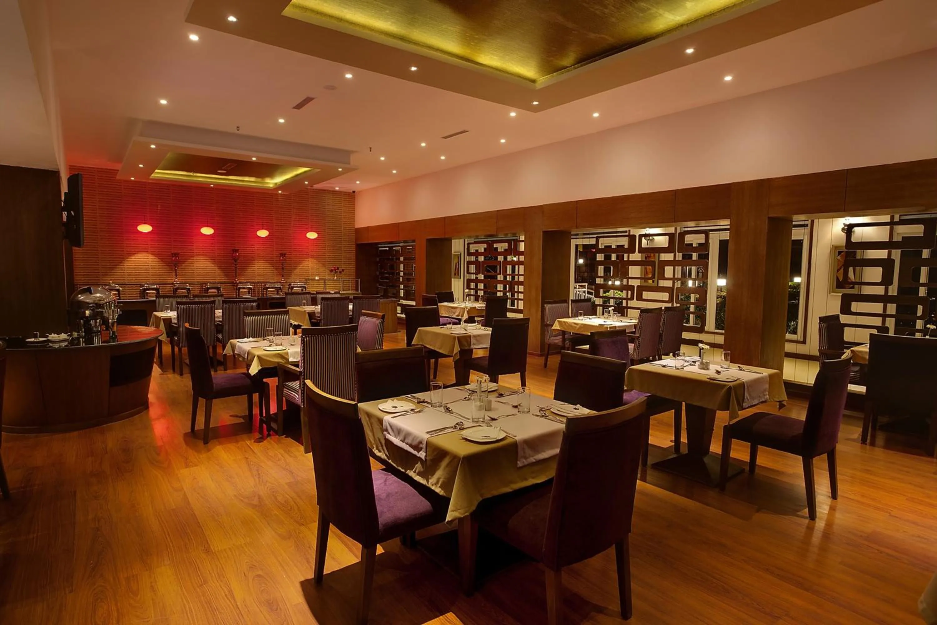 Restaurant/places to eat in Sinclairs Retreat Ooty