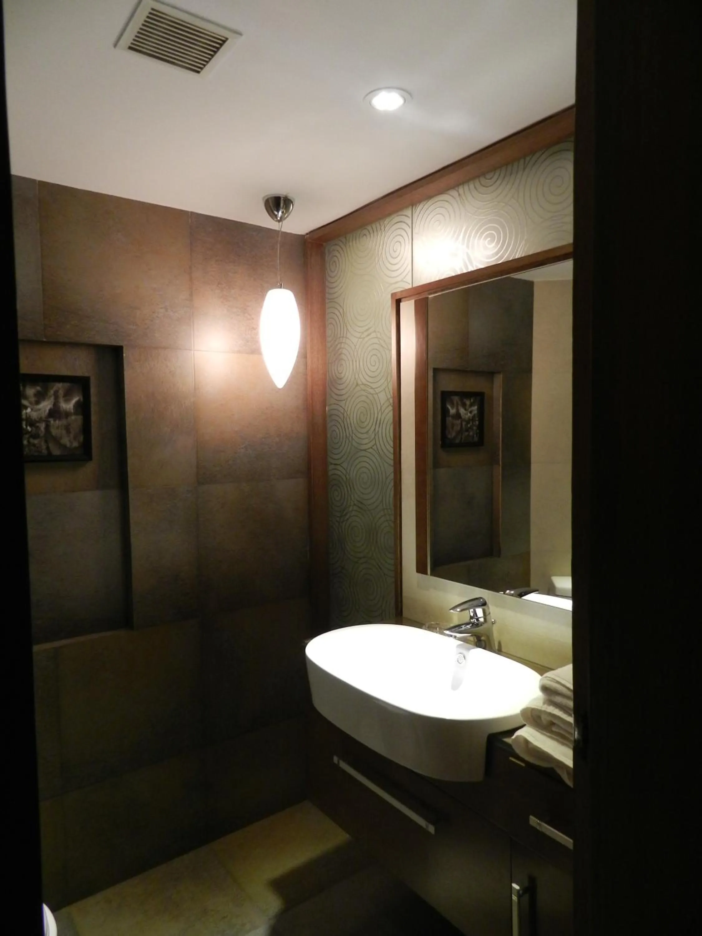 Toilet in Sinclairs Retreat Ooty